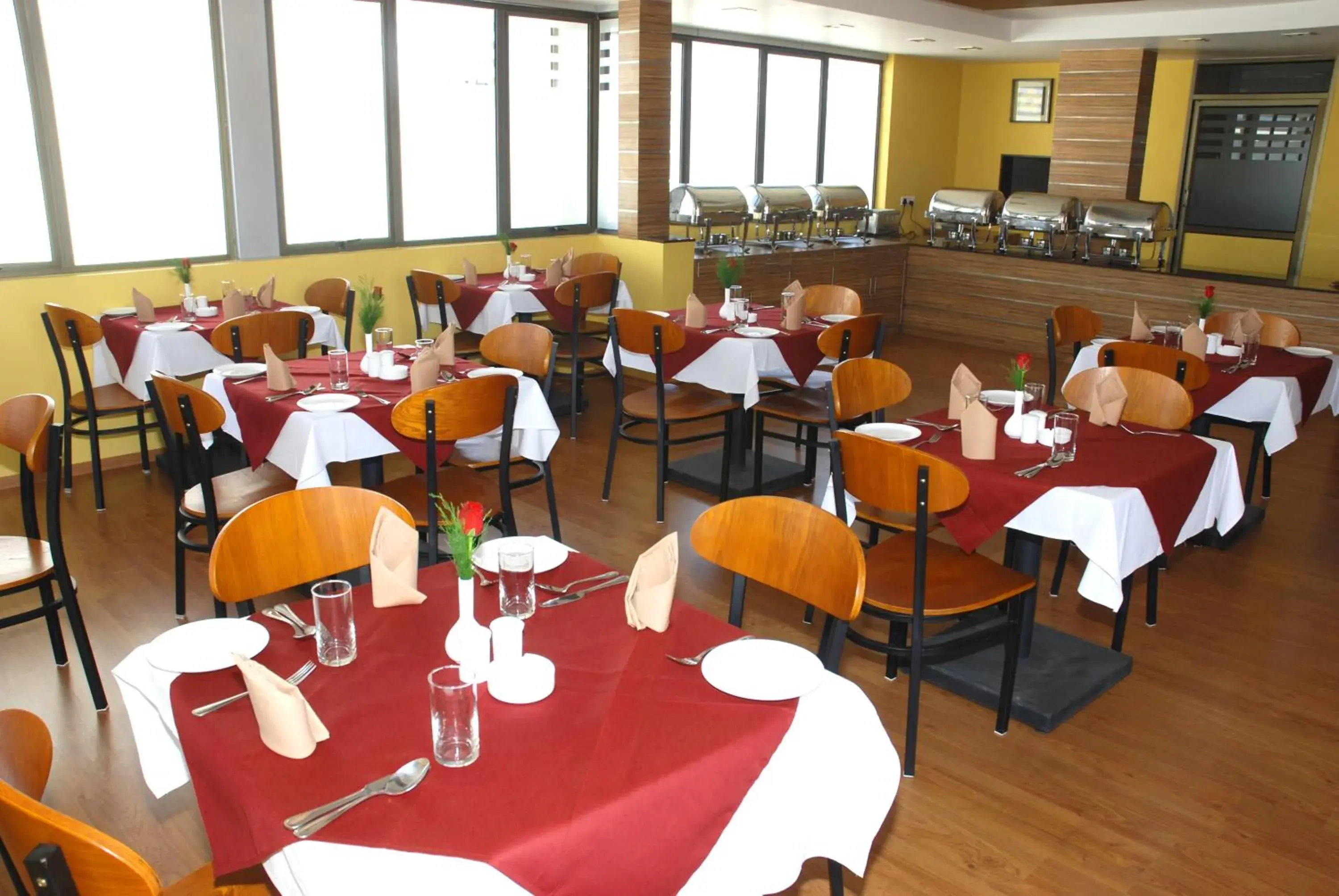 Restaurant/places to eat in Park Wood Suites Restaurant/places to eat in Park Wood Suites