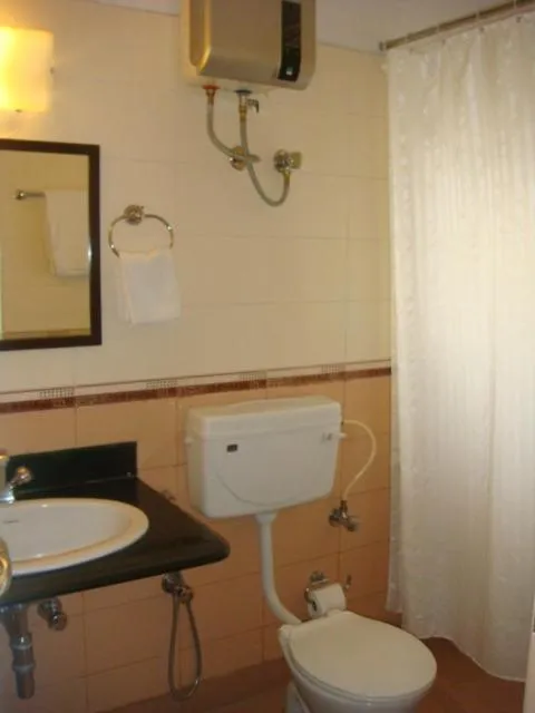 Bathroom in Park Wood Suites-Fully Vaccinated Staff