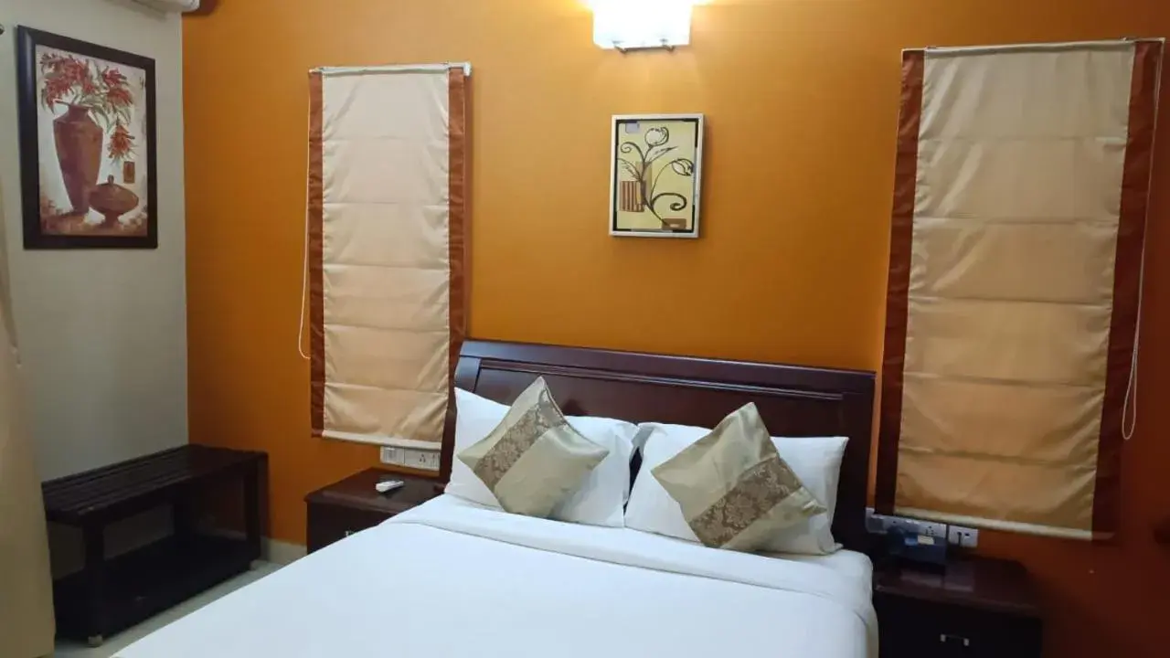 Bed in Park Wood Suites Bed in Park Wood Suites