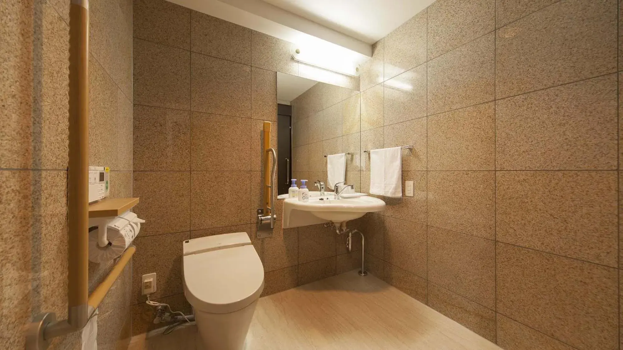 Bathroom in Toyoko Inn Hon-atsugi-eki Minami-guchi Bathroom in Toyoko Inn Hon-atsugi-eki Minami-guchi