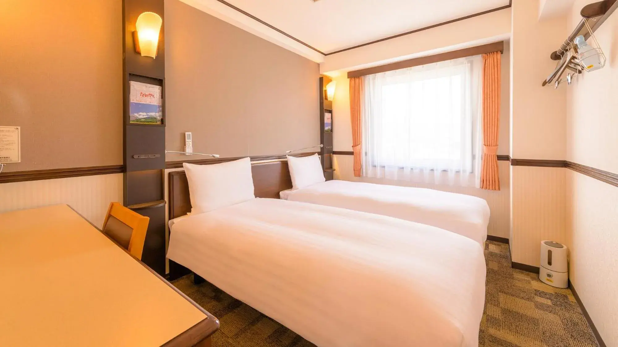 Bedroom, Bed in Toyoko Inn Hon-atsugi-eki Minami-guchi Bedroom, Bed in Toyoko Inn Hon-atsugi-eki Minami-guchi