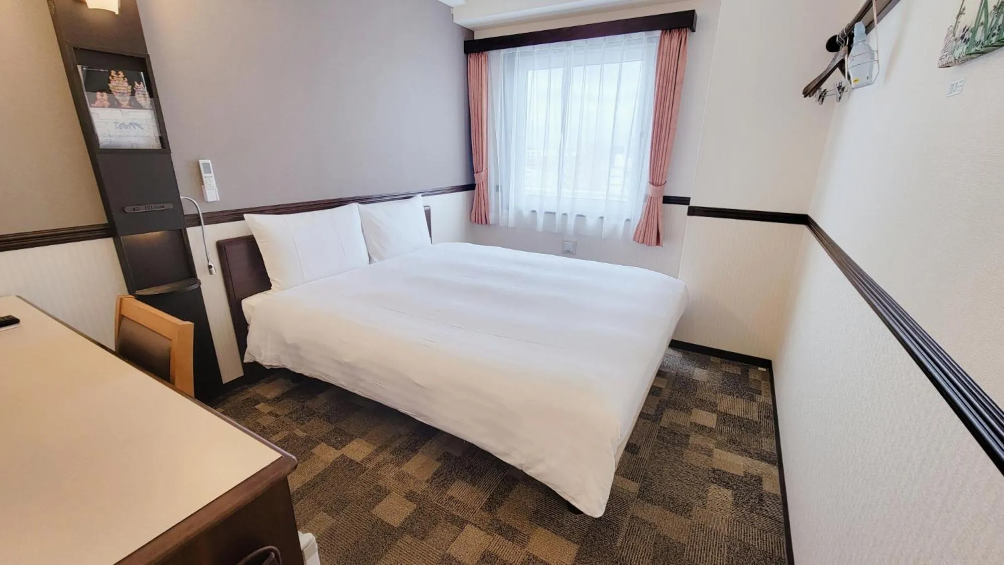 Bedroom, Bed in Toyoko Inn Hon-atsugi-eki Minami-guchi