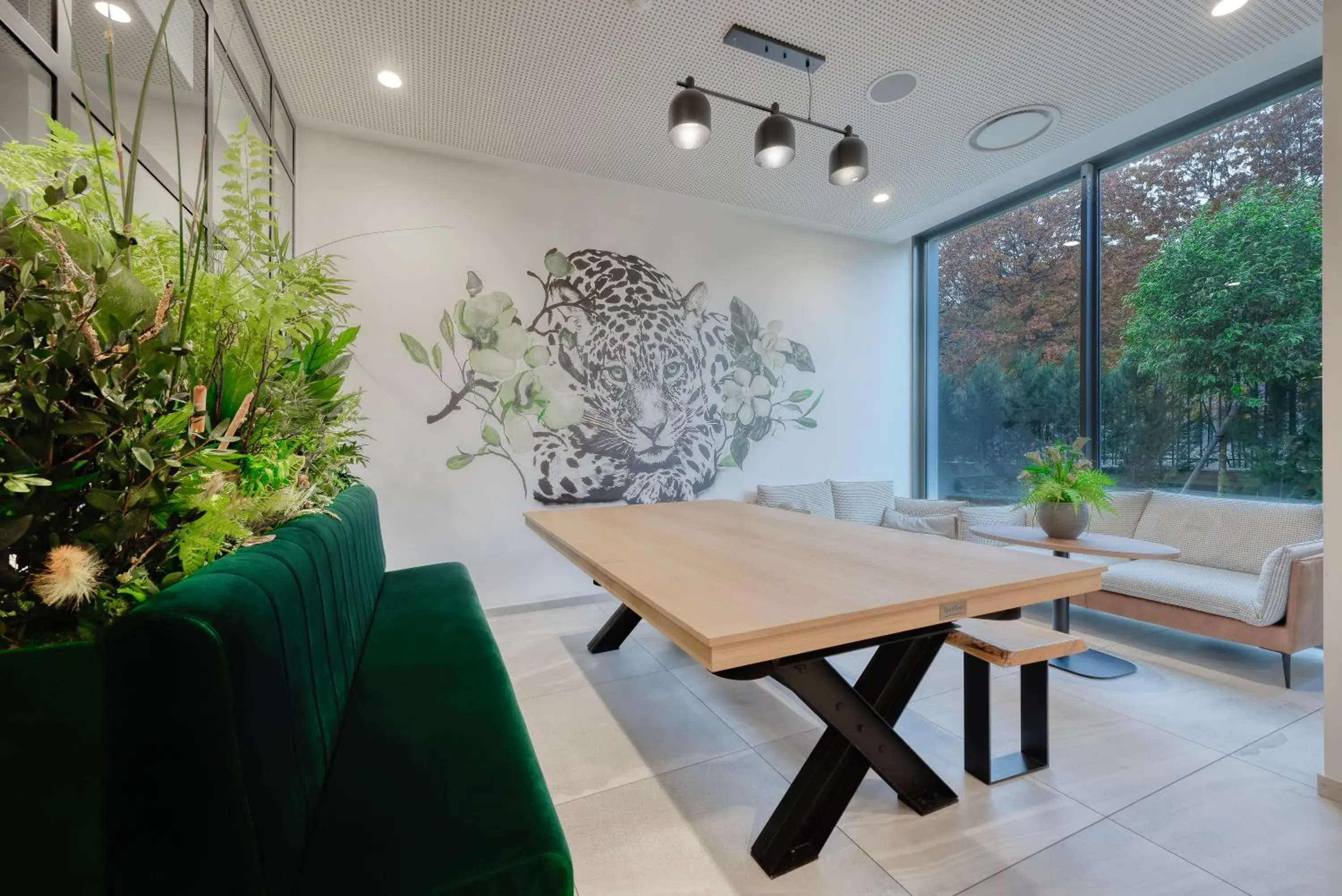 Lounge or bar in KYRIAD LYON OUEST Limonest Lounge or bar in KYRIAD LYON OUEST Limonest