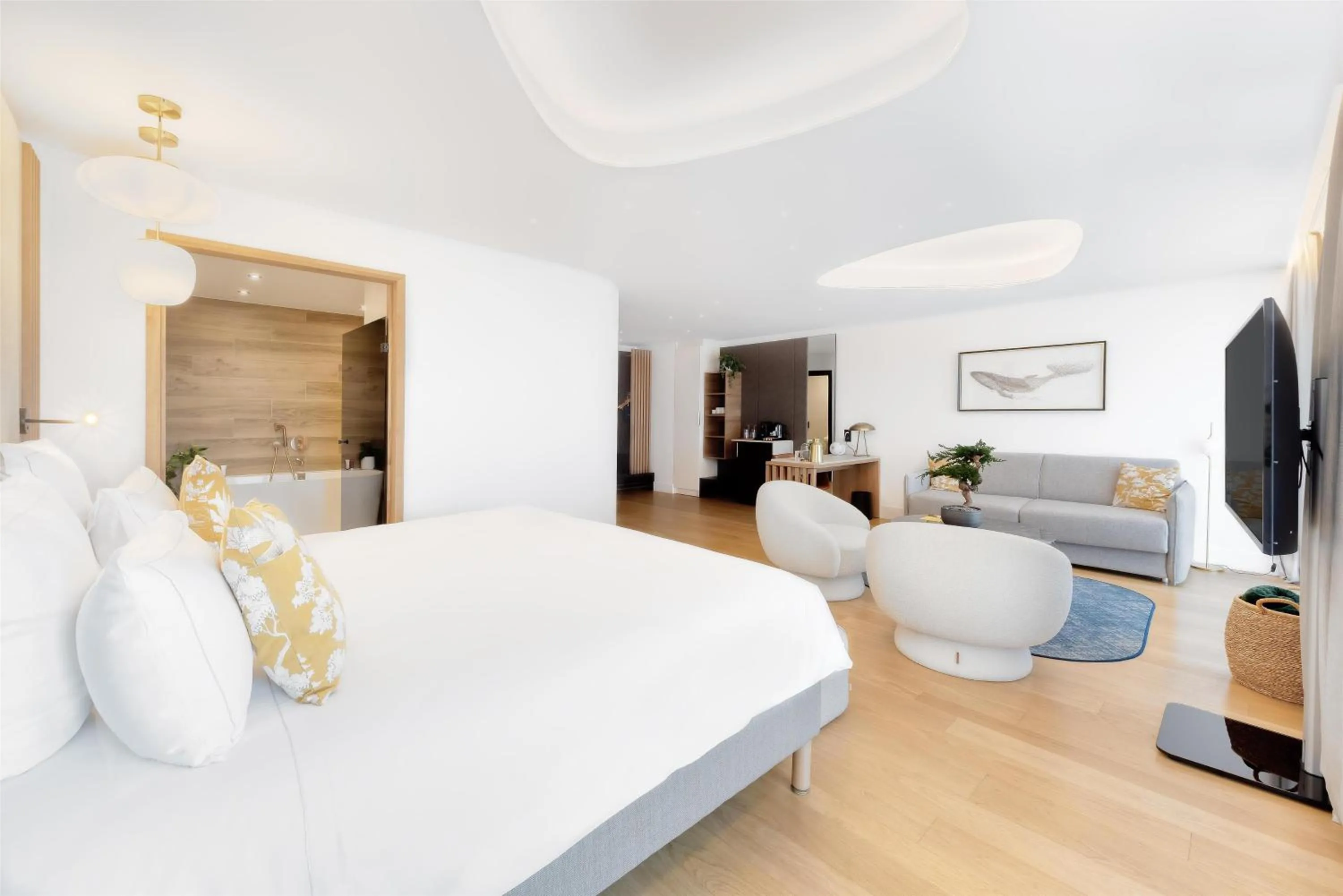 Photo of the whole room, Bed in GOLDEN TULIP LYON OUEST TECHLID Hotel & Spa