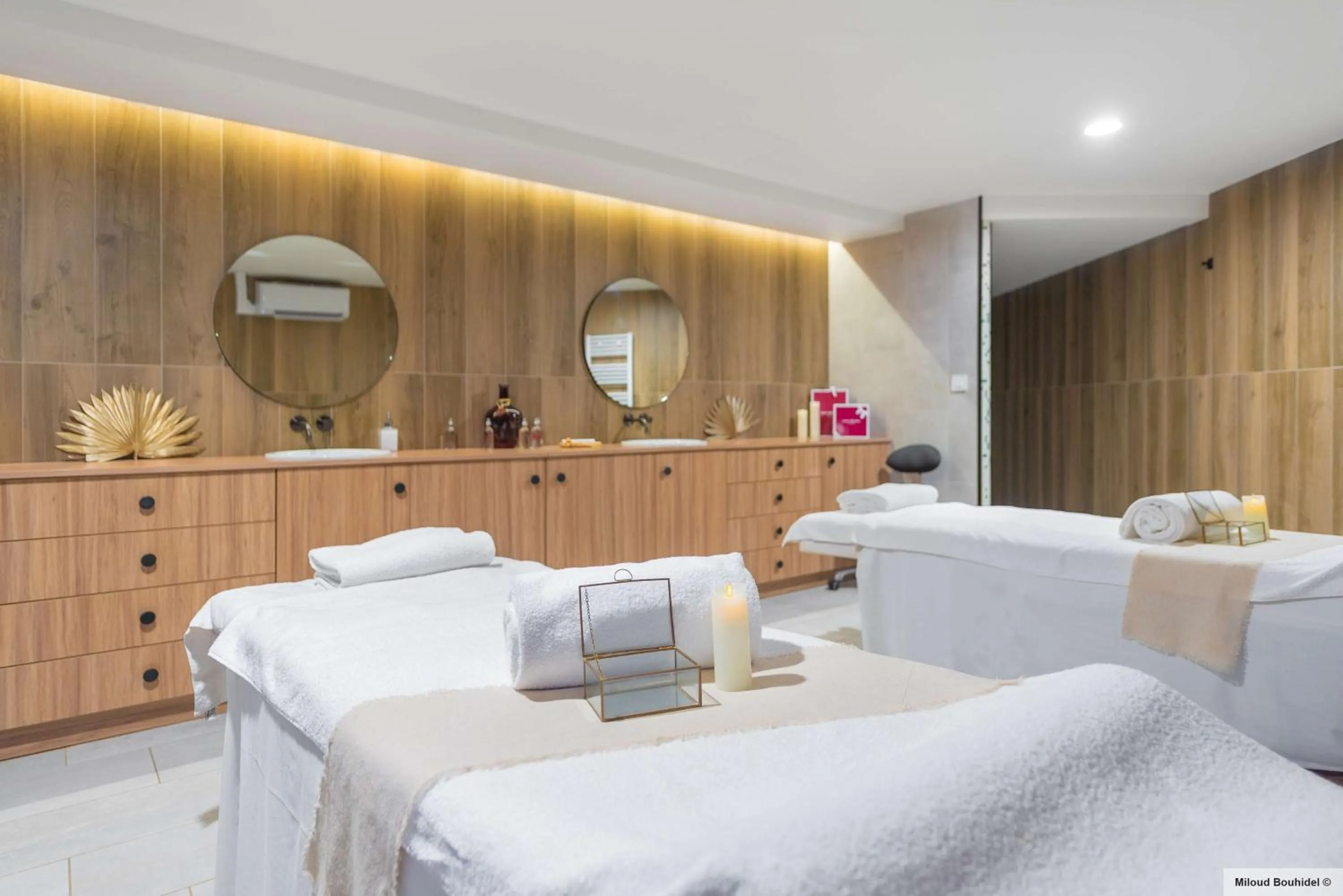 Spa and wellness centre/facilities, Bed in GOLDEN TULIP LYON OUEST TECHLID Hotel & Spa