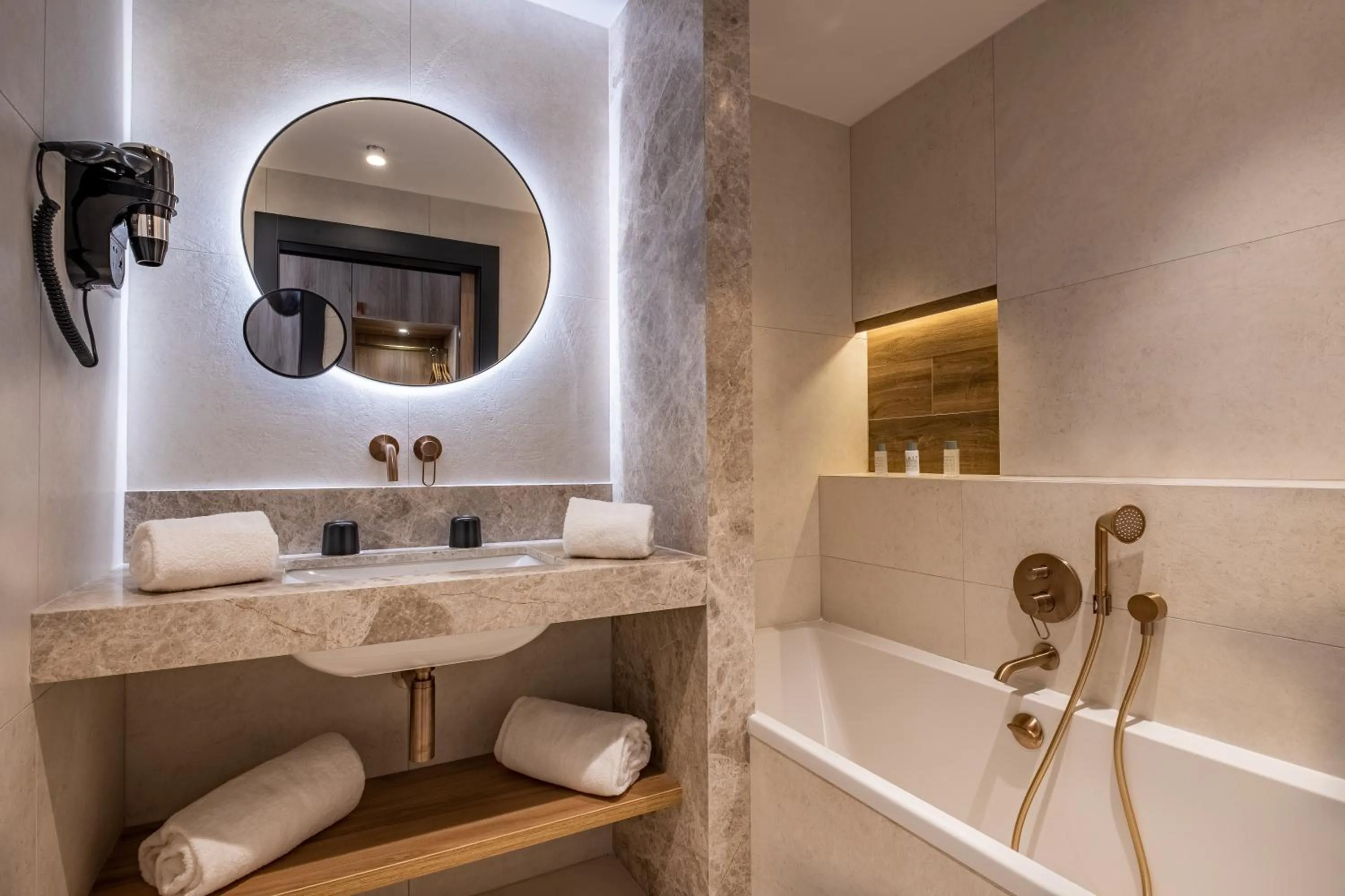 Bathroom in GOLDEN TULIP LYON OUEST TECHLID Hotel & Spa