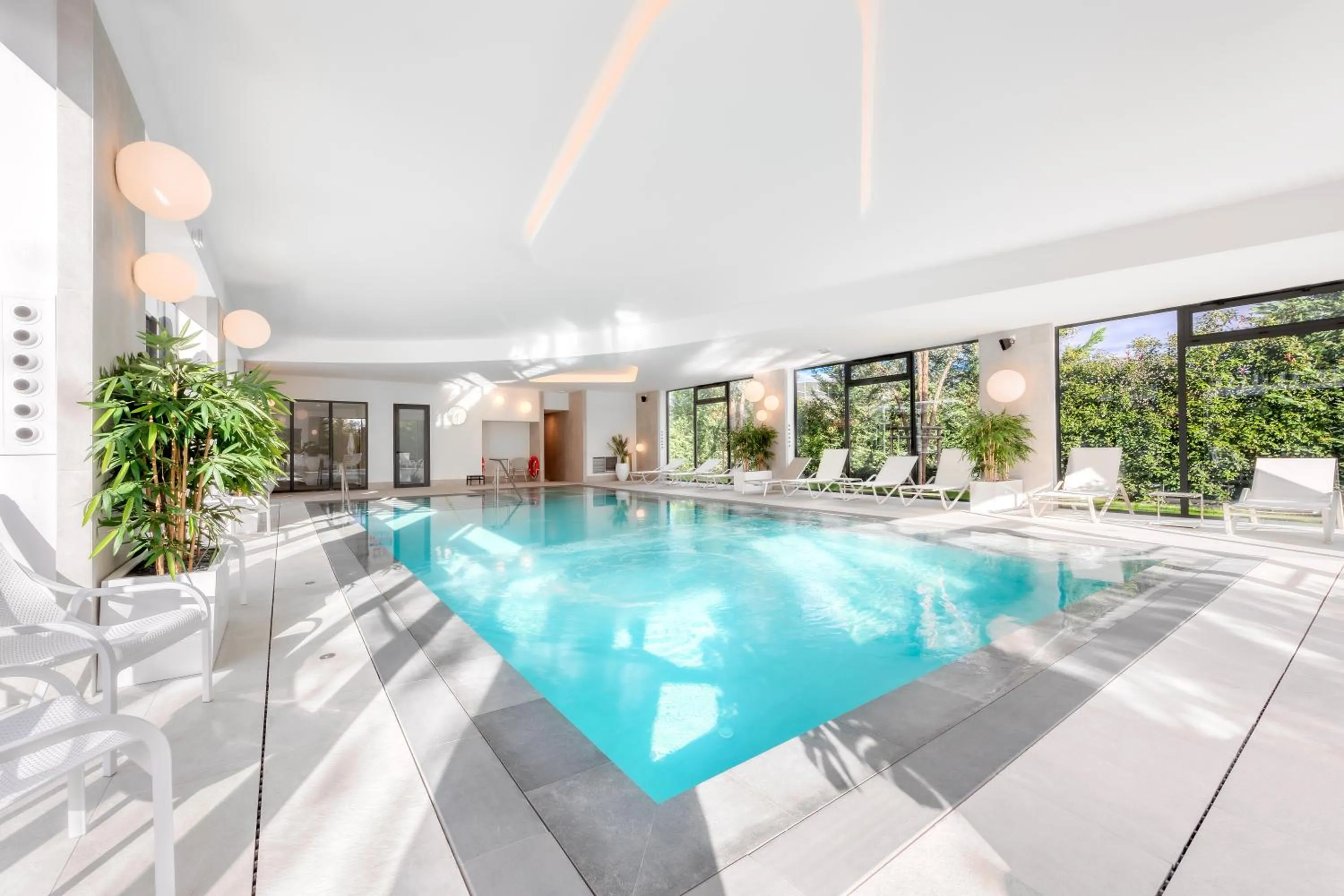 Swimming pool in GOLDEN TULIP LYON OUEST TECHLID Hotel & Spa