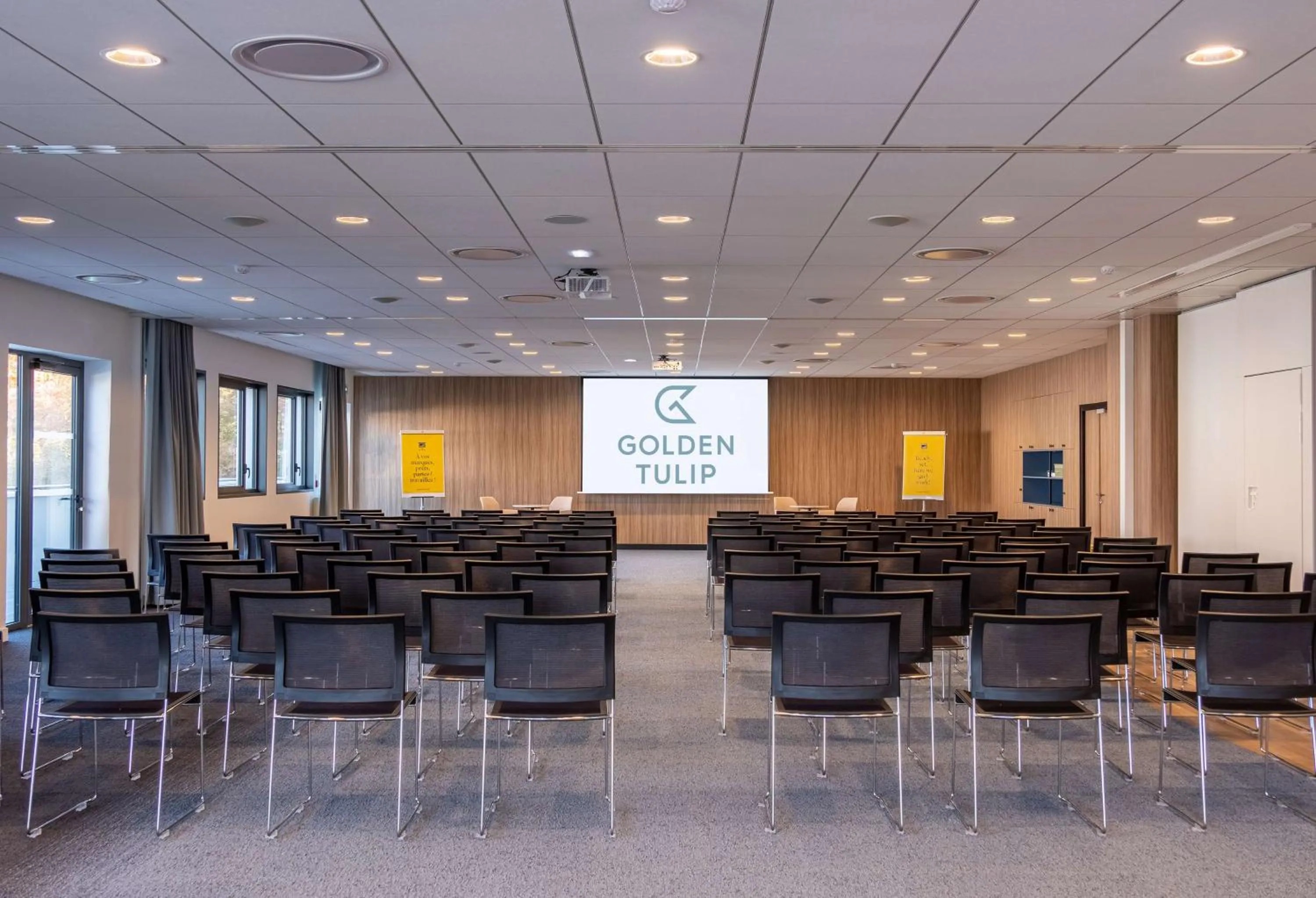 Meeting/conference room in GOLDEN TULIP LYON OUEST TECHLID Hotel & Spa