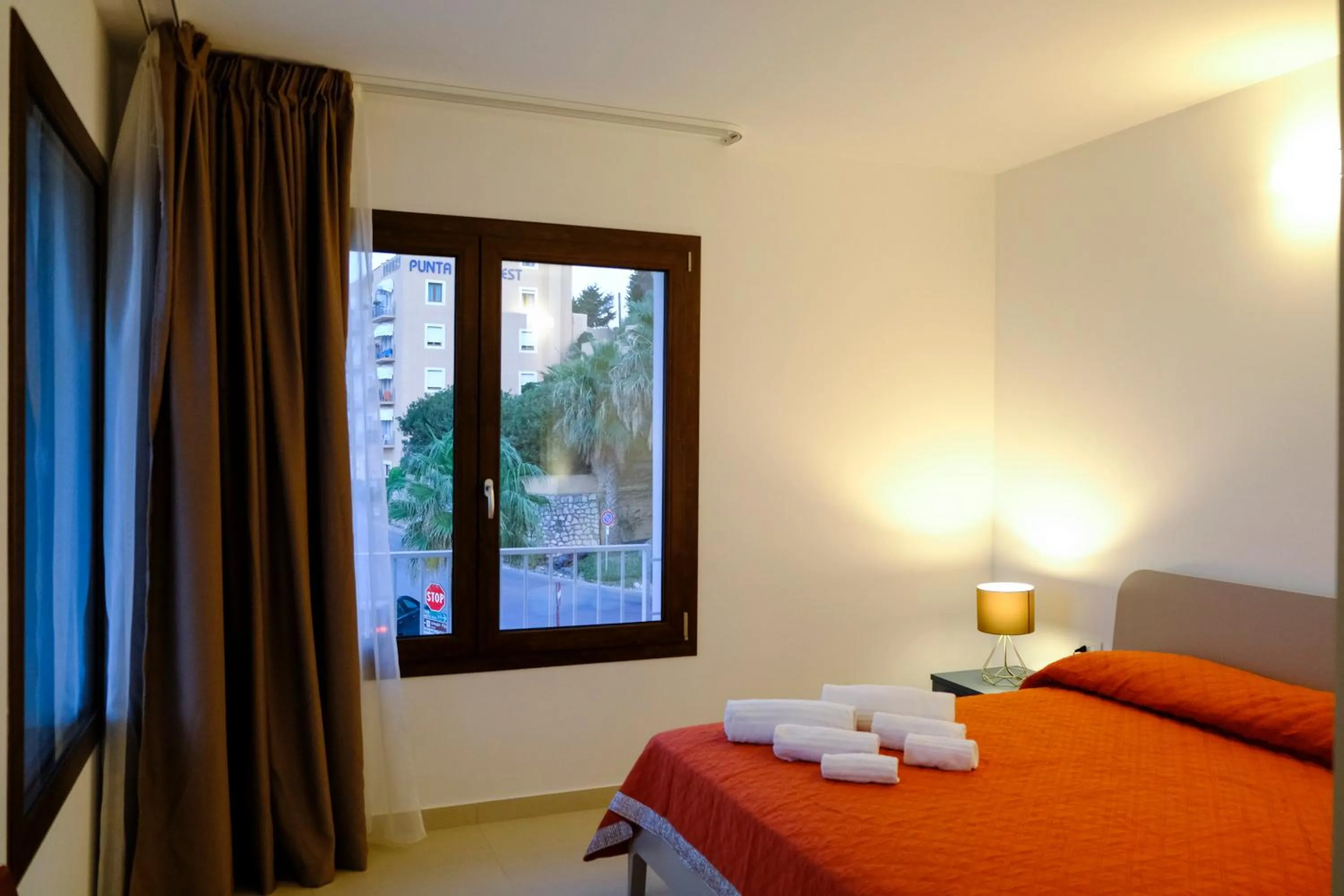 Bed in SOL Y MAR Camere e Appartamenti