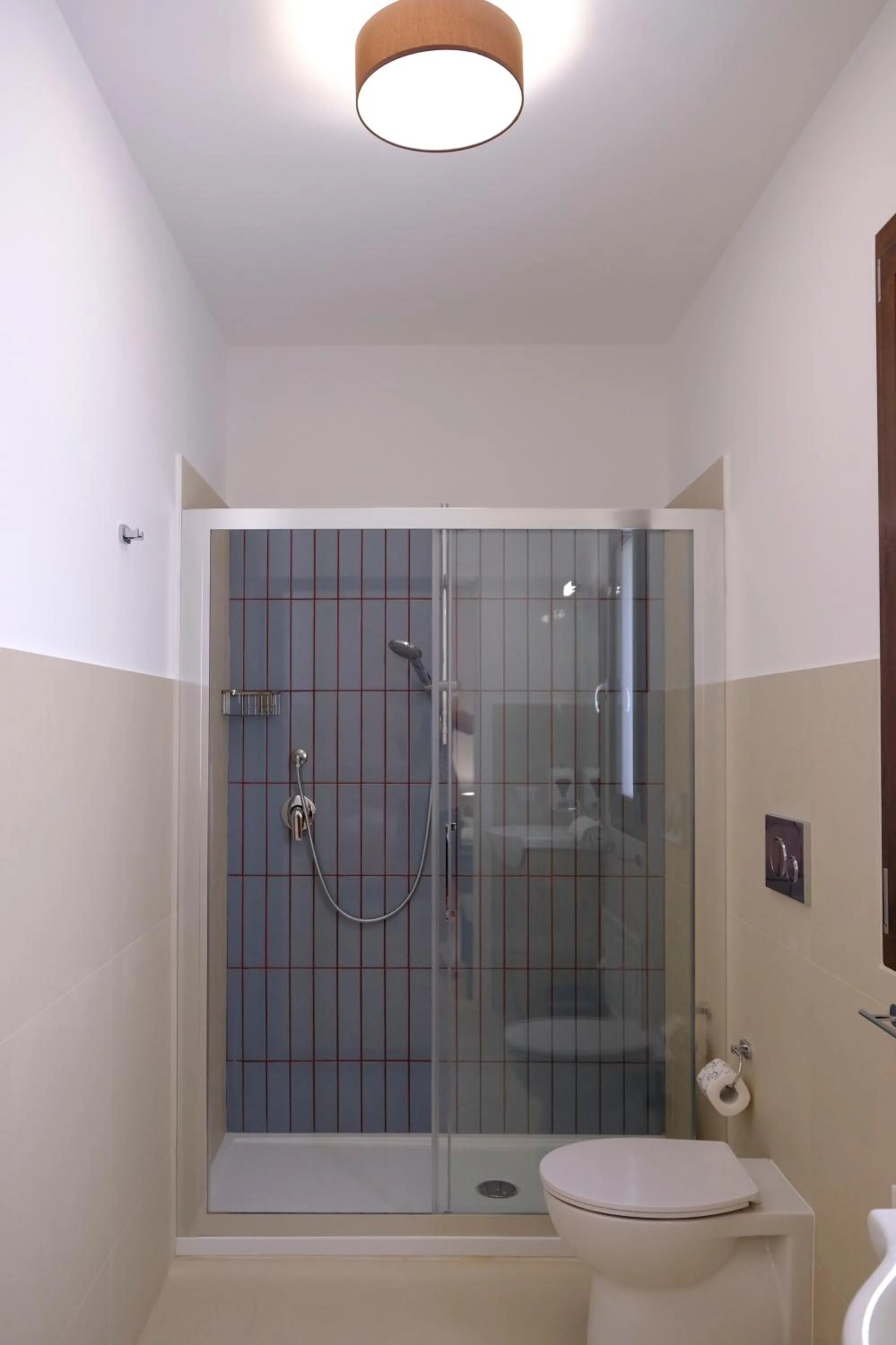 Shower in SOL Y MAR Camere e Appartamenti