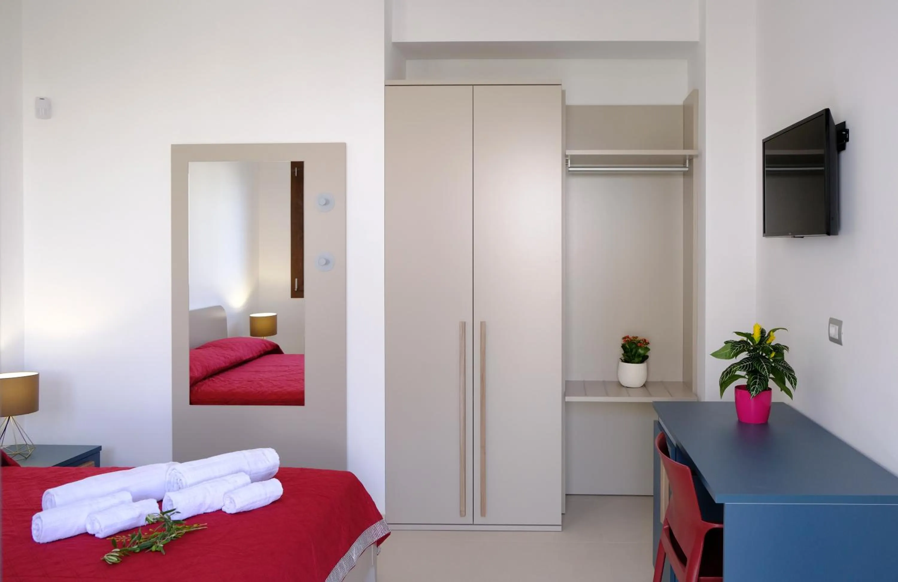 Bedroom, Bed in SOL Y MAR Camere e Appartamenti