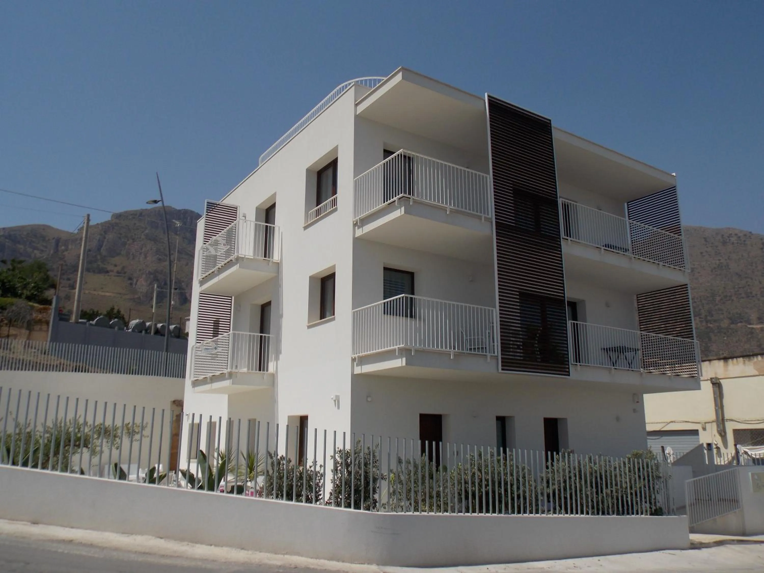 Property building in SOL Y MAR Camere e Appartamenti