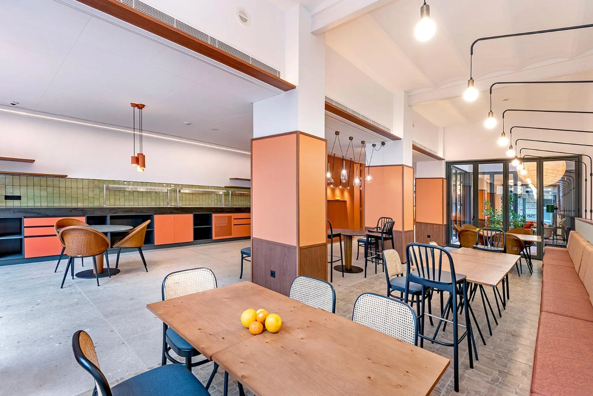 Restaurant/places to eat in Hotel Orangine