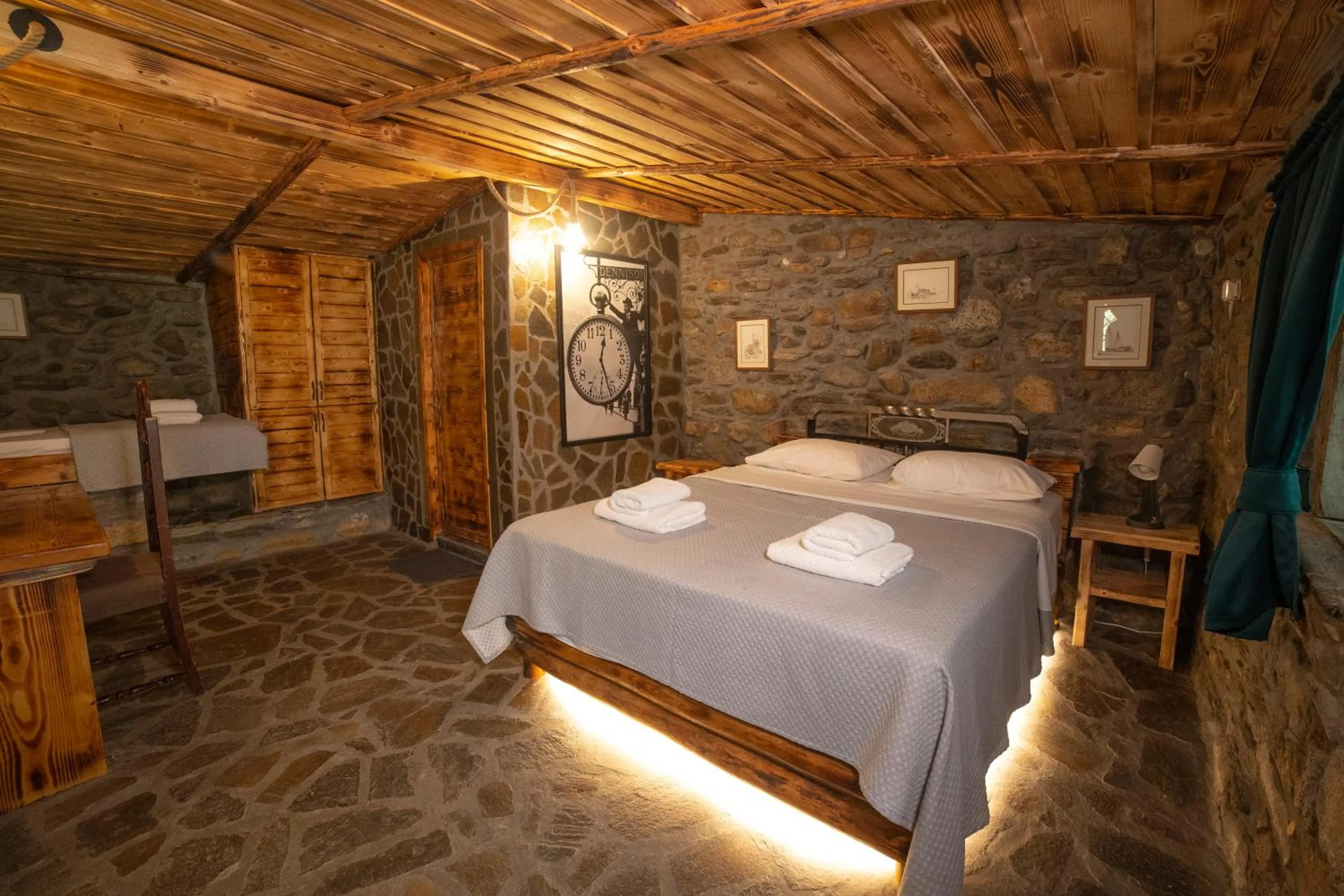 Photo of the whole room, Bed in Captain Ikaros