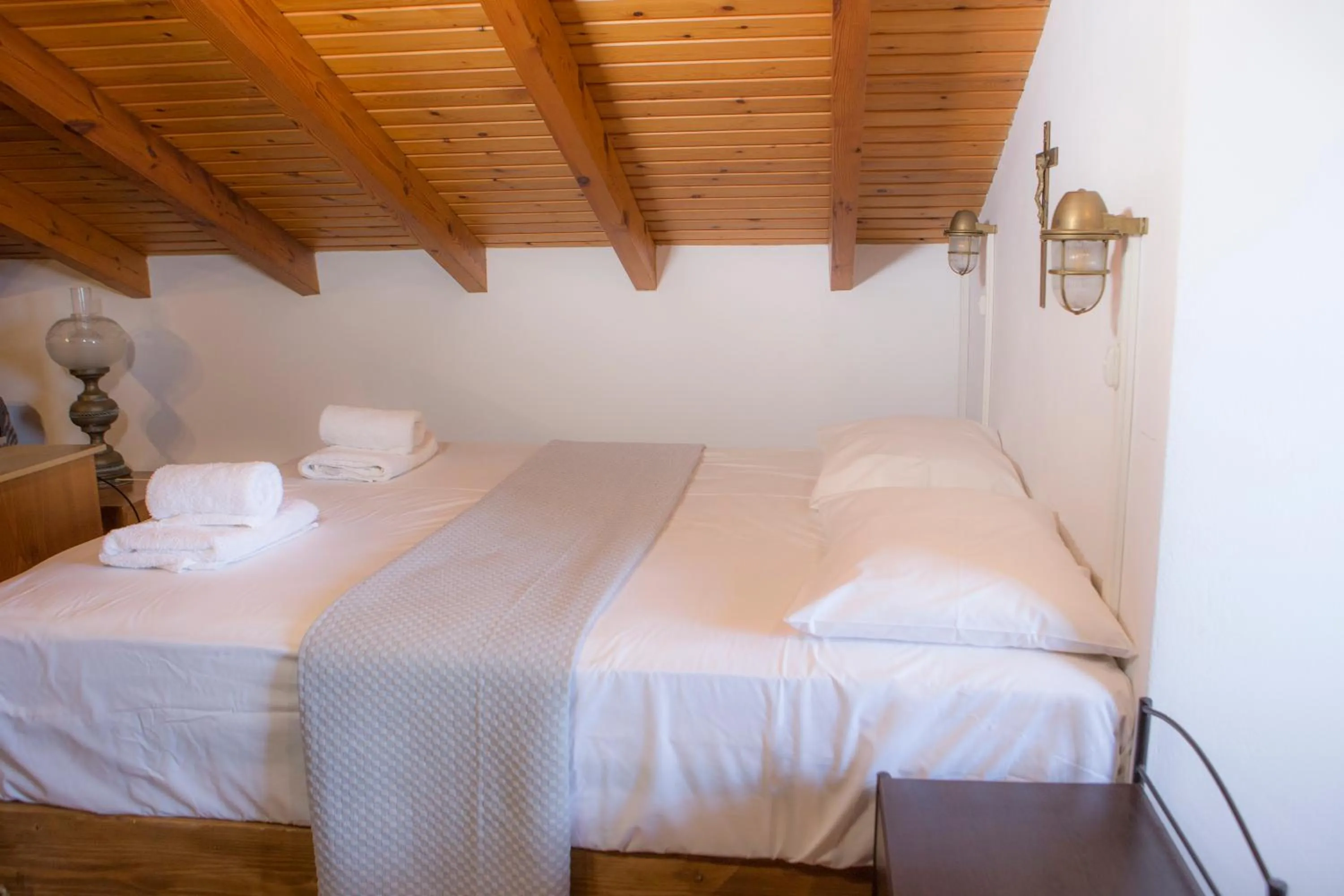 Bed in Captain Ikaros