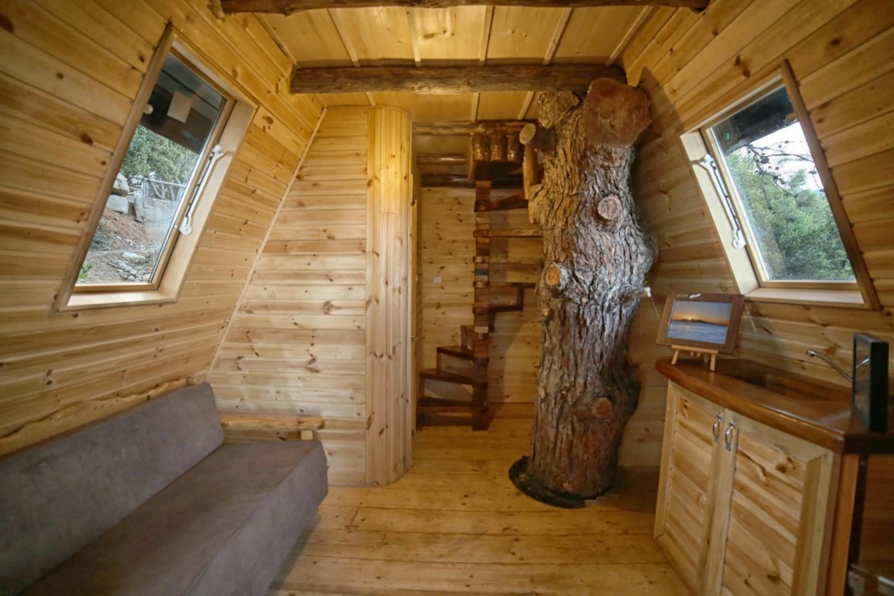 Living room in Captain Ikaros