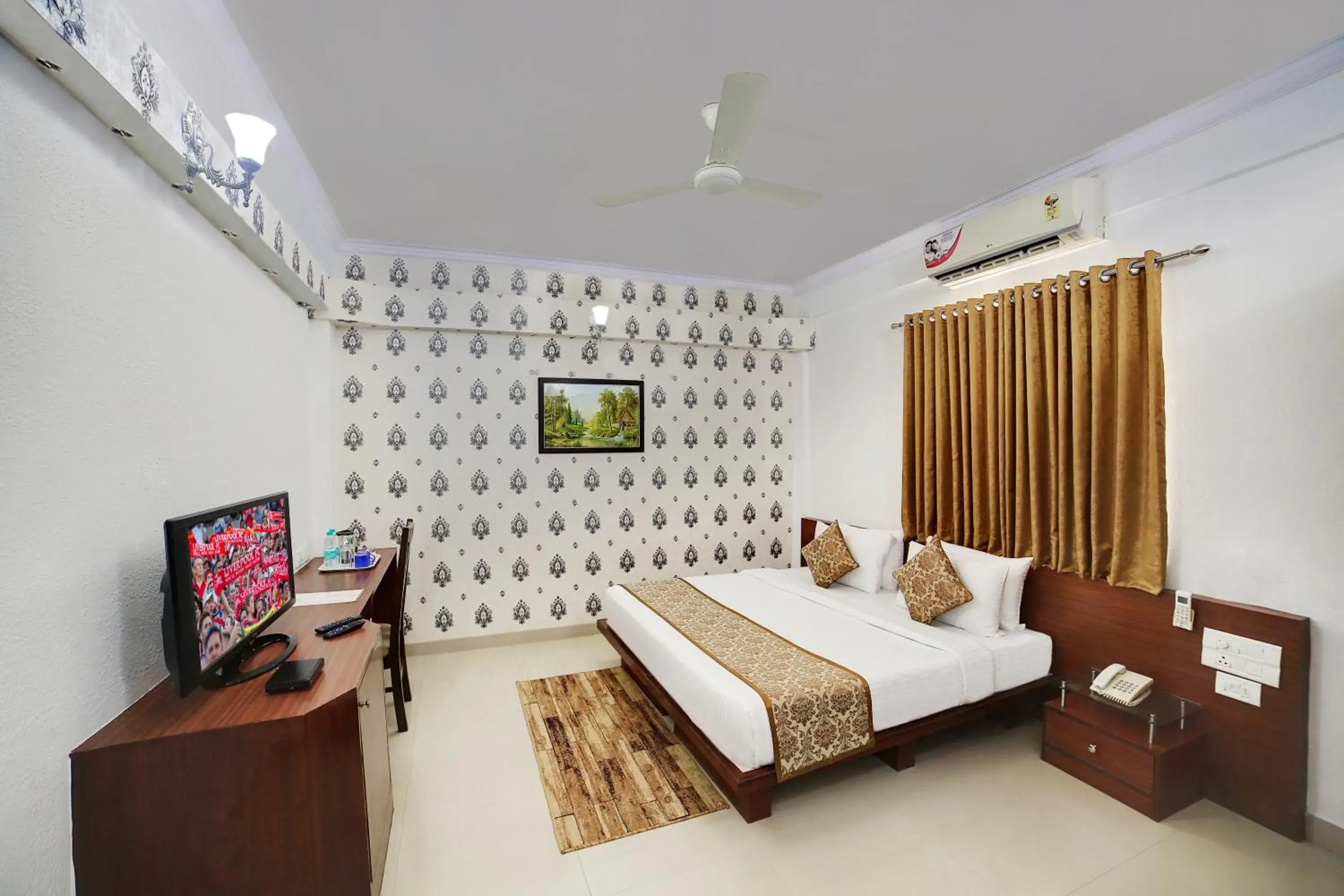 Photo of the whole room, Bed in The Liverpool Blue Hotels Photo of the whole room, Bed in The Liverpool Blue Hotels