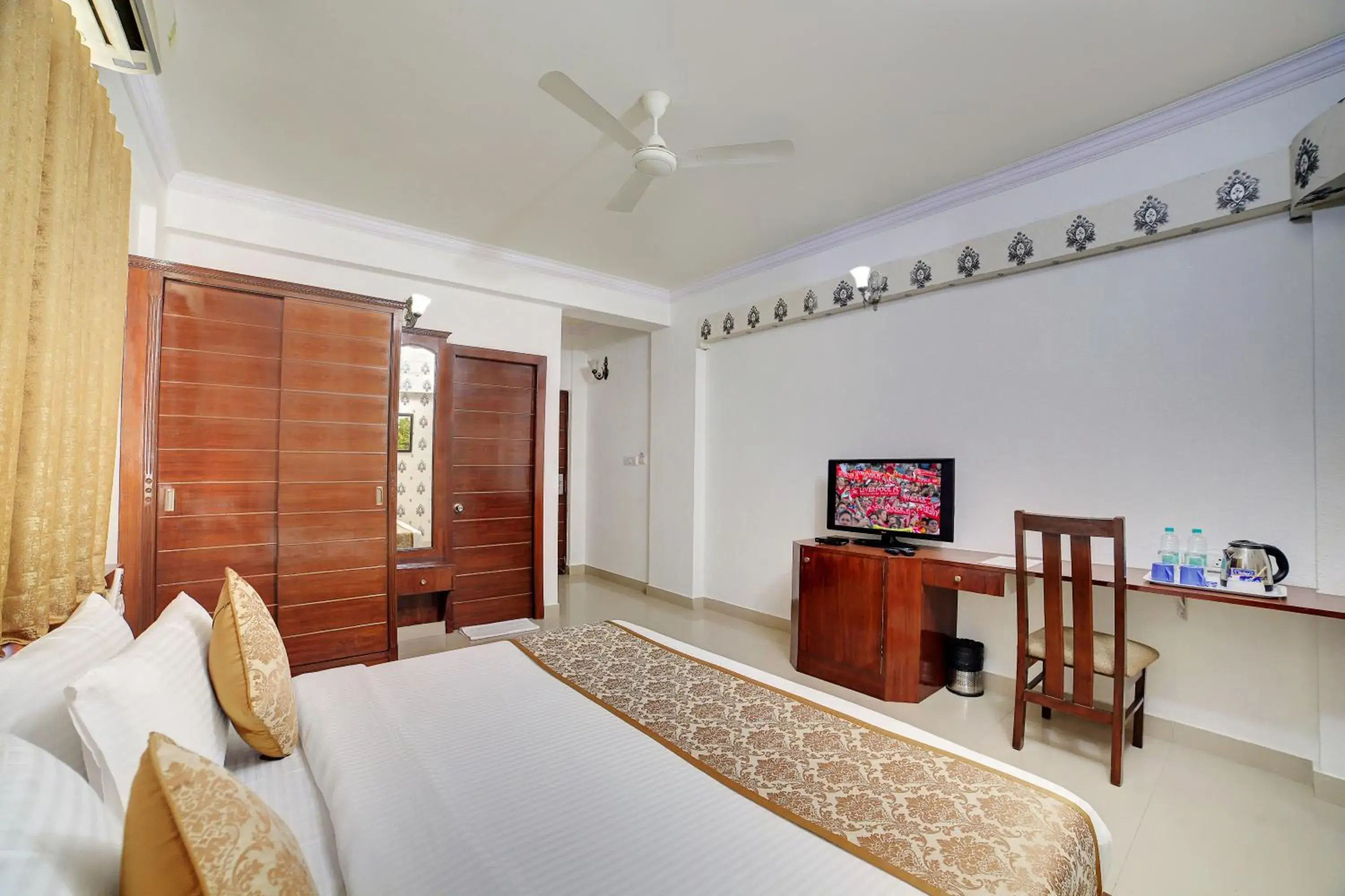 Coffee/tea facilities, Bed in The Liverpool Blue Hotels Coffee/tea facilities, Bed in The Liverpool Blue Hotels