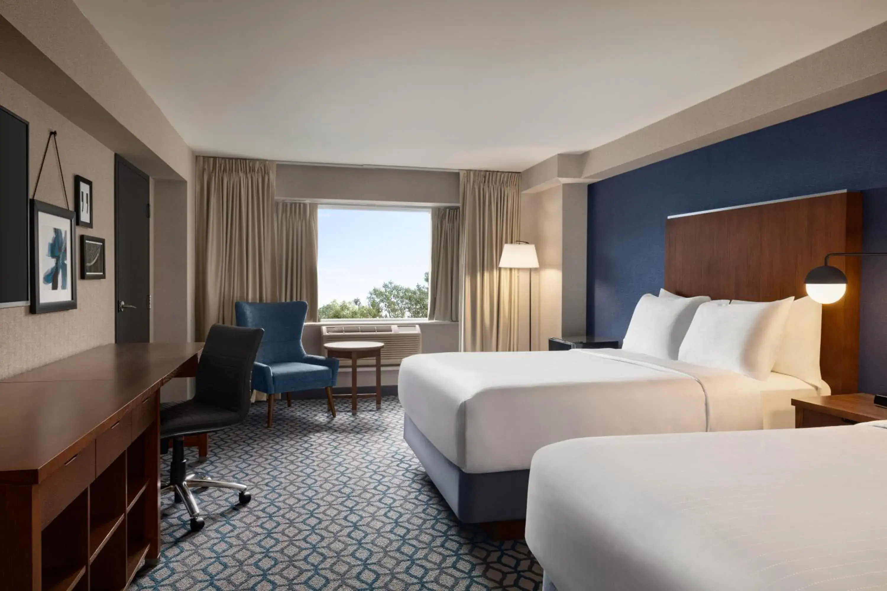 Photo of the whole room, Bed in Wyndham Grand Fallsview Hotel Photo of the whole room, Bed in Wyndham Grand Fallsview Hotel