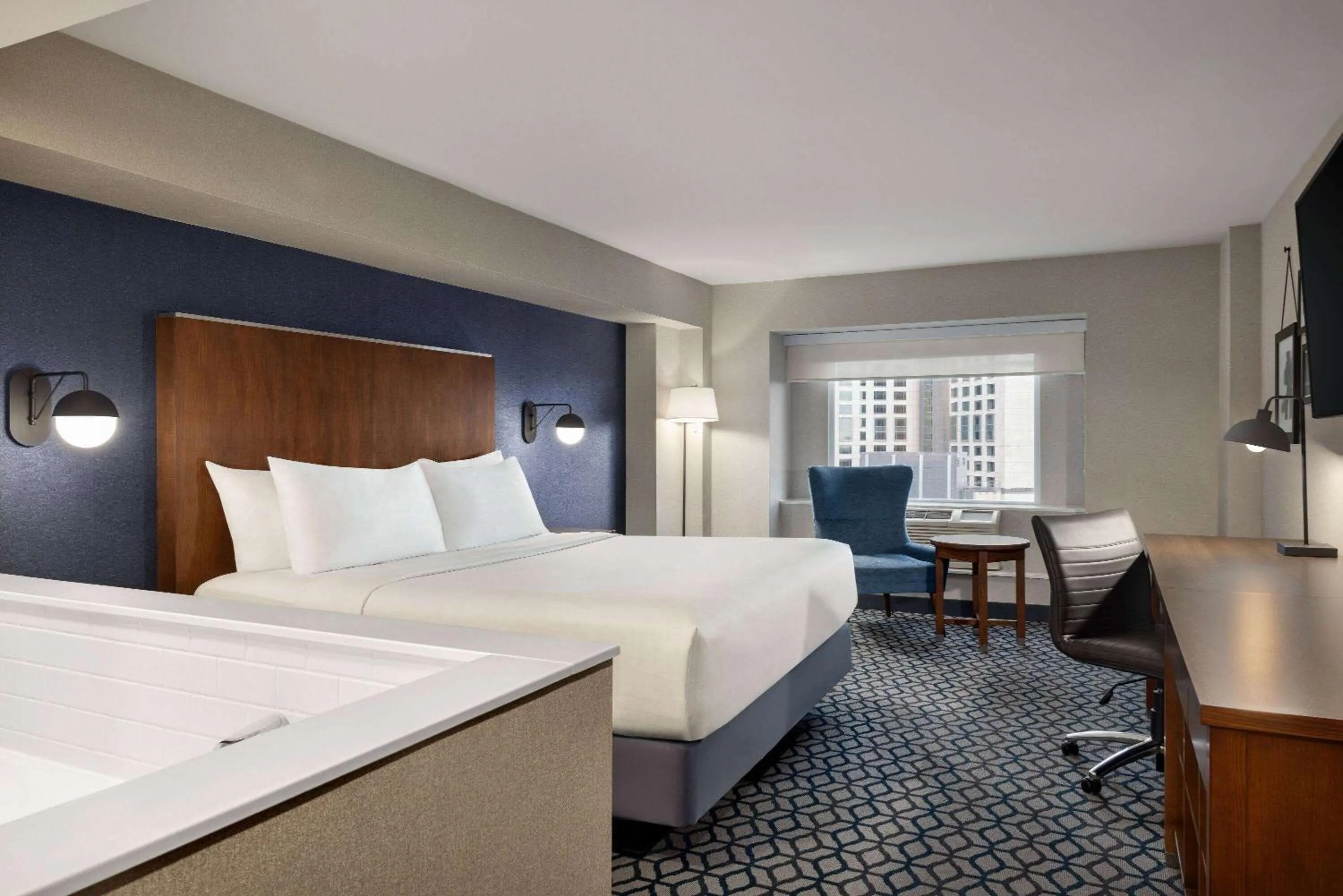 Photo of the whole room, Bed in Wyndham Grand Fallsview Hotel