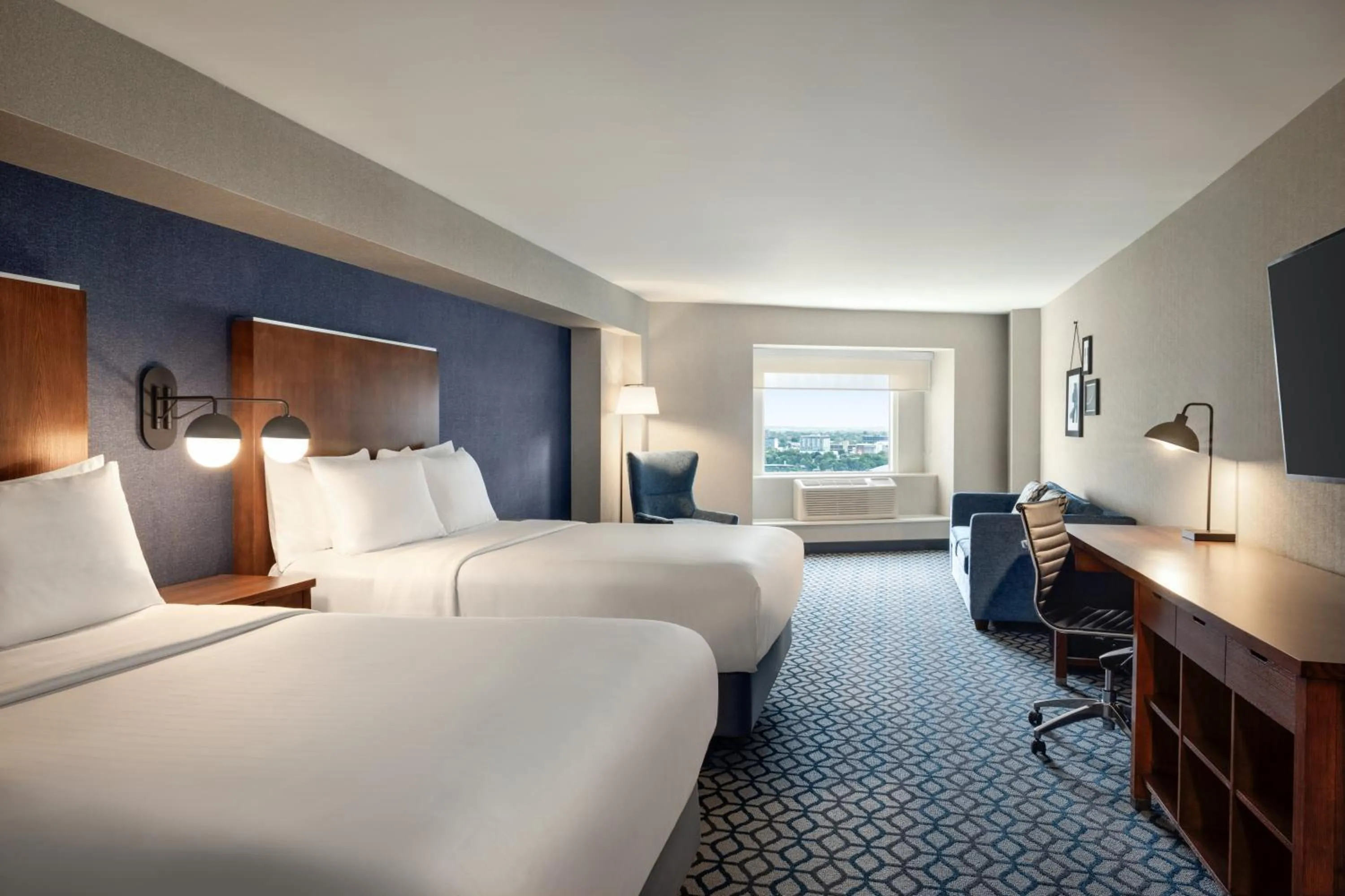 TV and multimedia, Bed in Wyndham Grand Fallsview Hotel