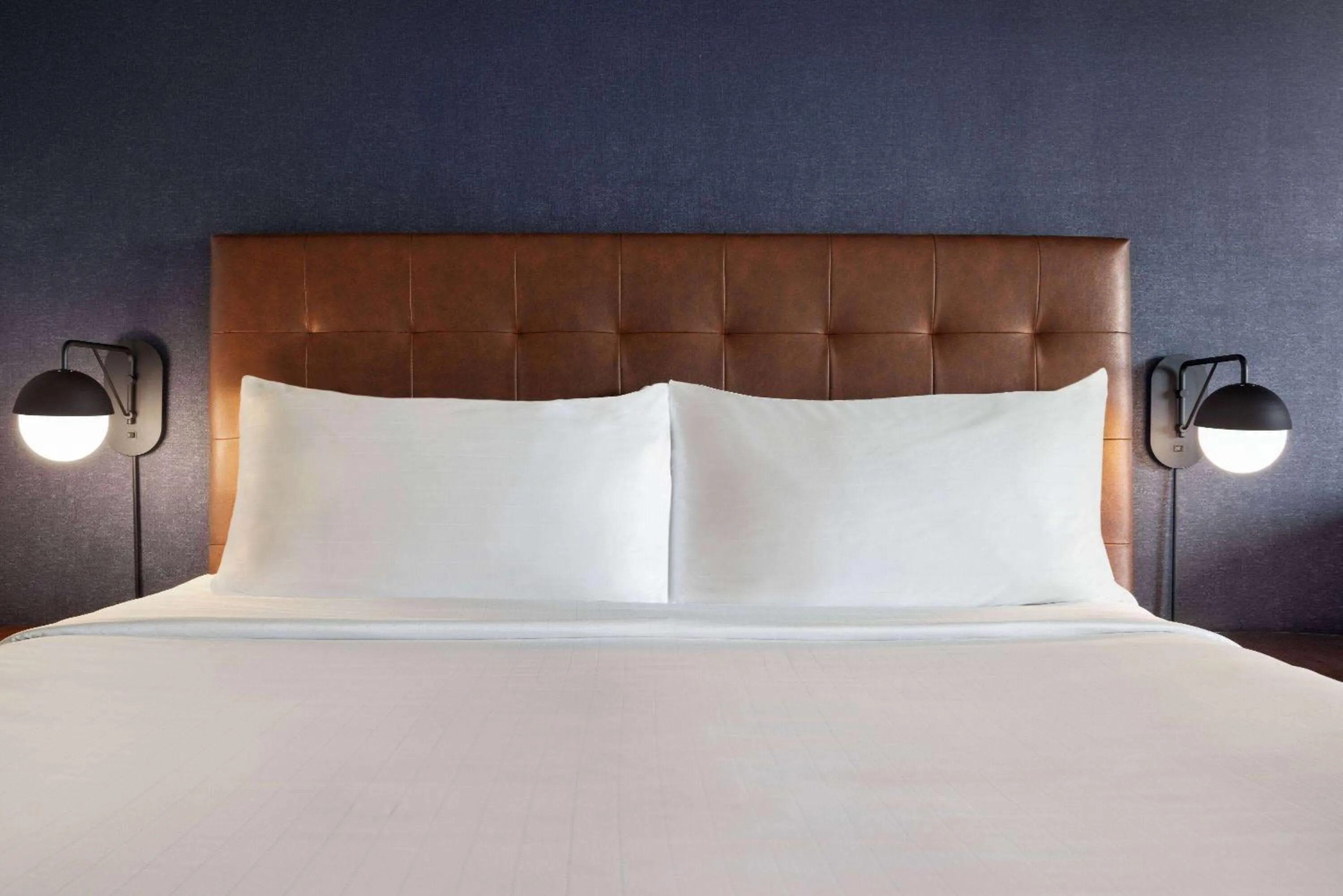 Photo of the whole room, Bed in Wyndham Grand Fallsview Hotel