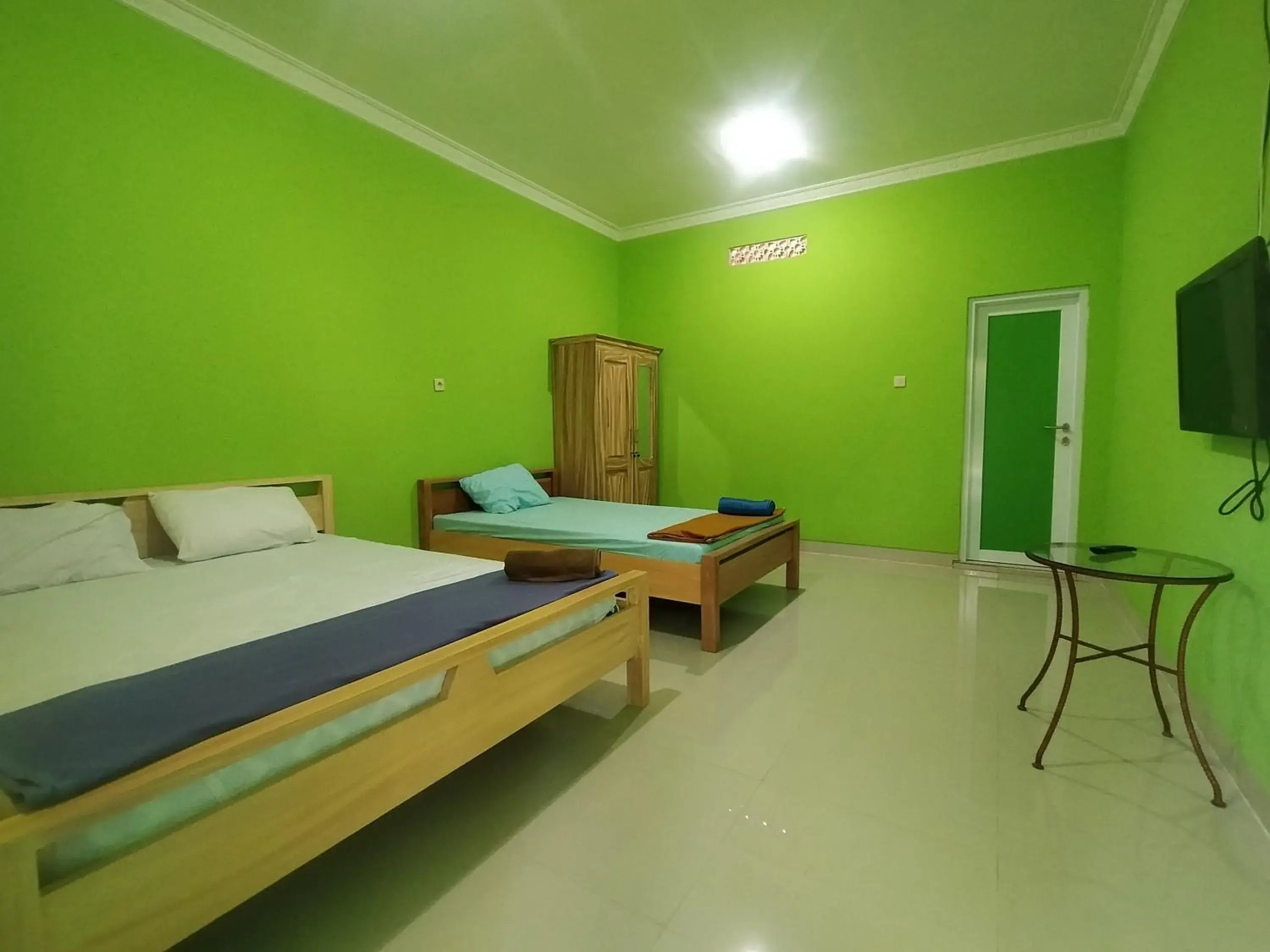 Bed in Villa Batu Tua Puncak Mitra RedDoorz Bed in Villa Batu Tua Puncak Mitra RedDoorz