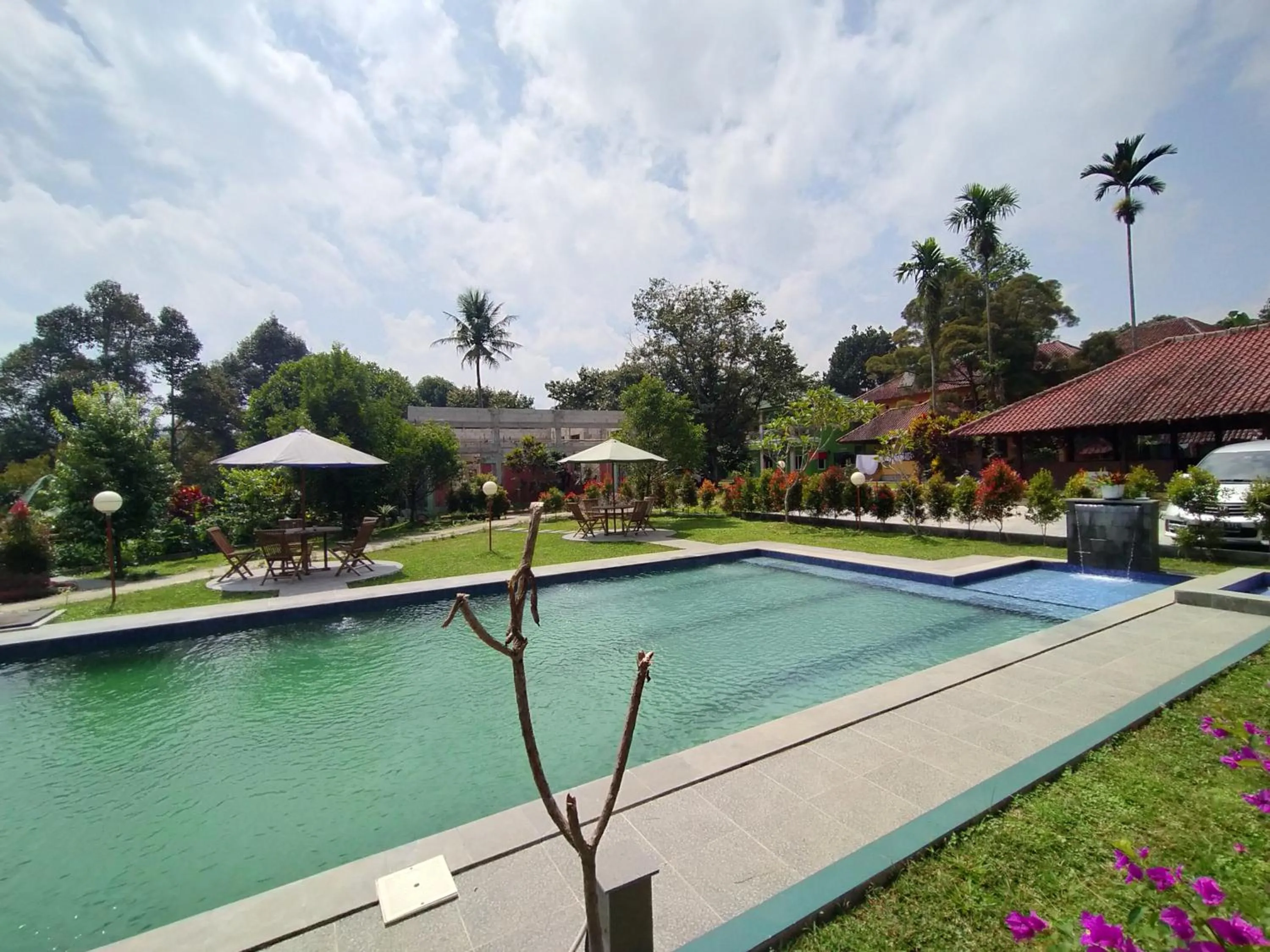 Villa Batu Tua Puncak Mitra RedDoorz