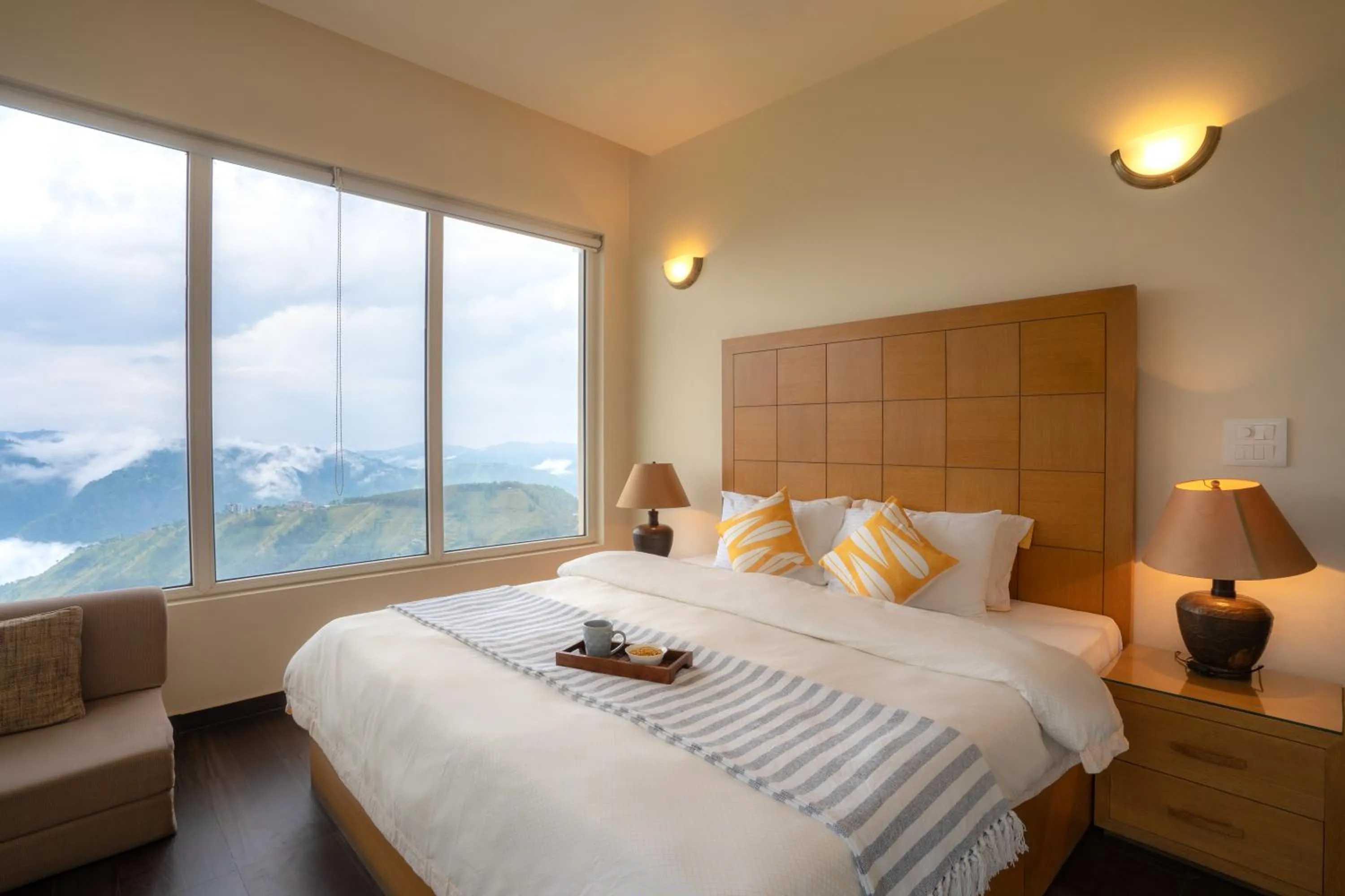 Cosy home with balcony & Mountain views