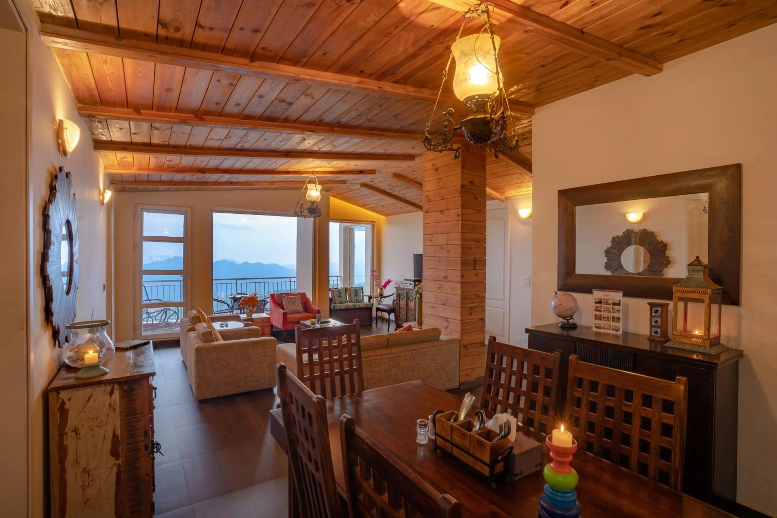 Three-Bedroom Apartment in Cosy home with balcony & Mountain views