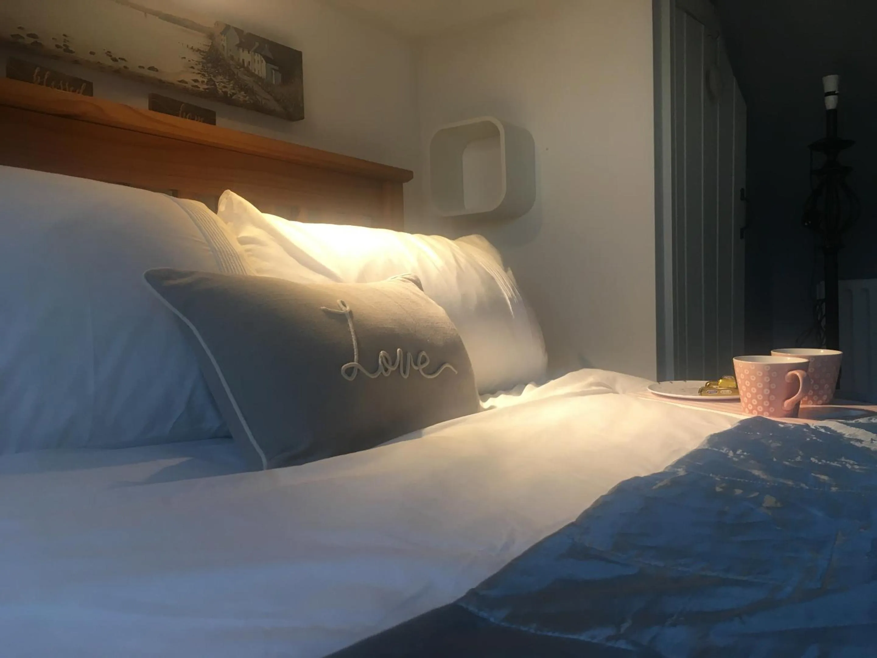 Bedroom, Bed in Driftwood Loft