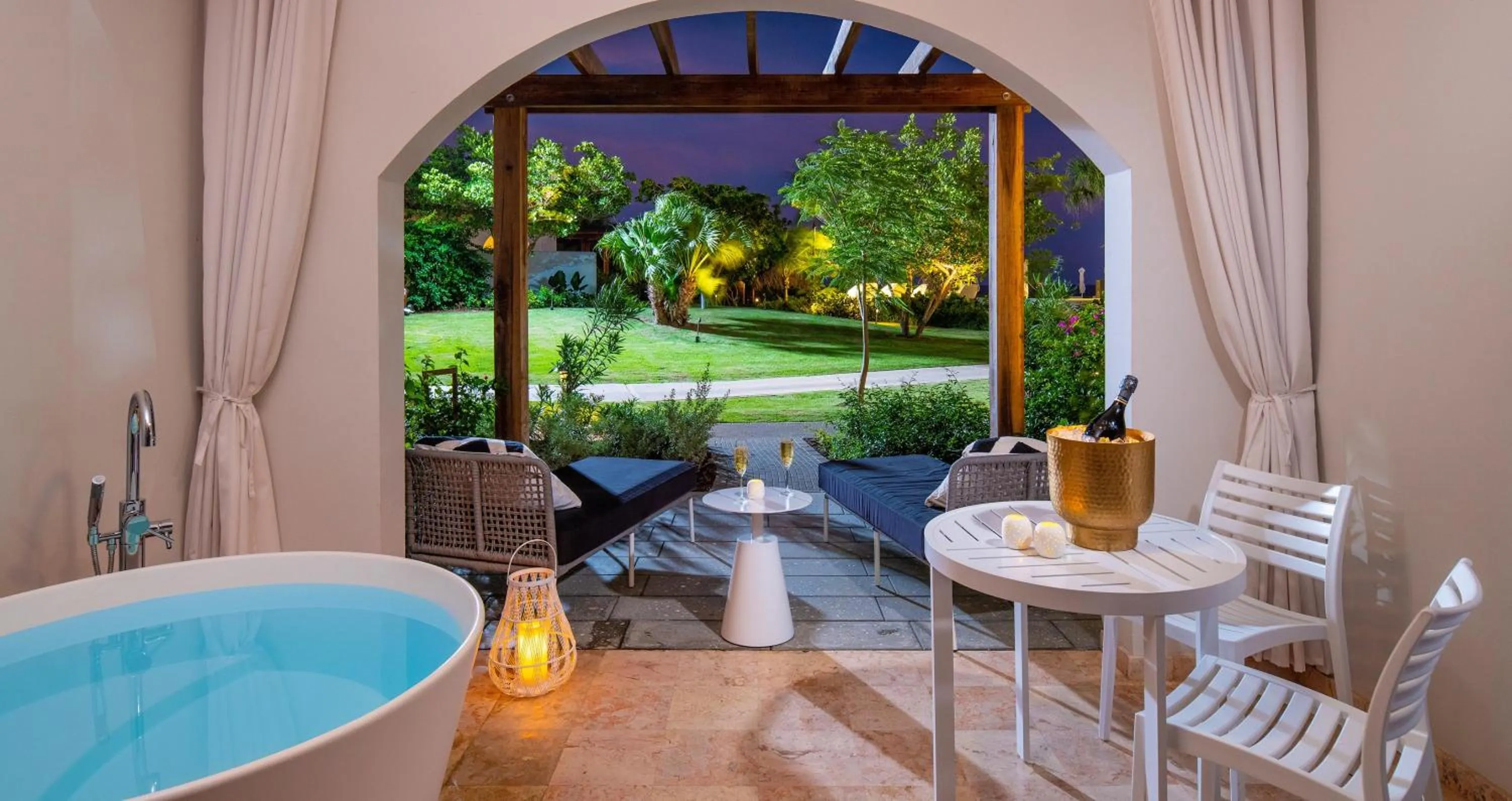 Photo of the whole room in Sandals Royal Curacao All Inclusive Couples Only