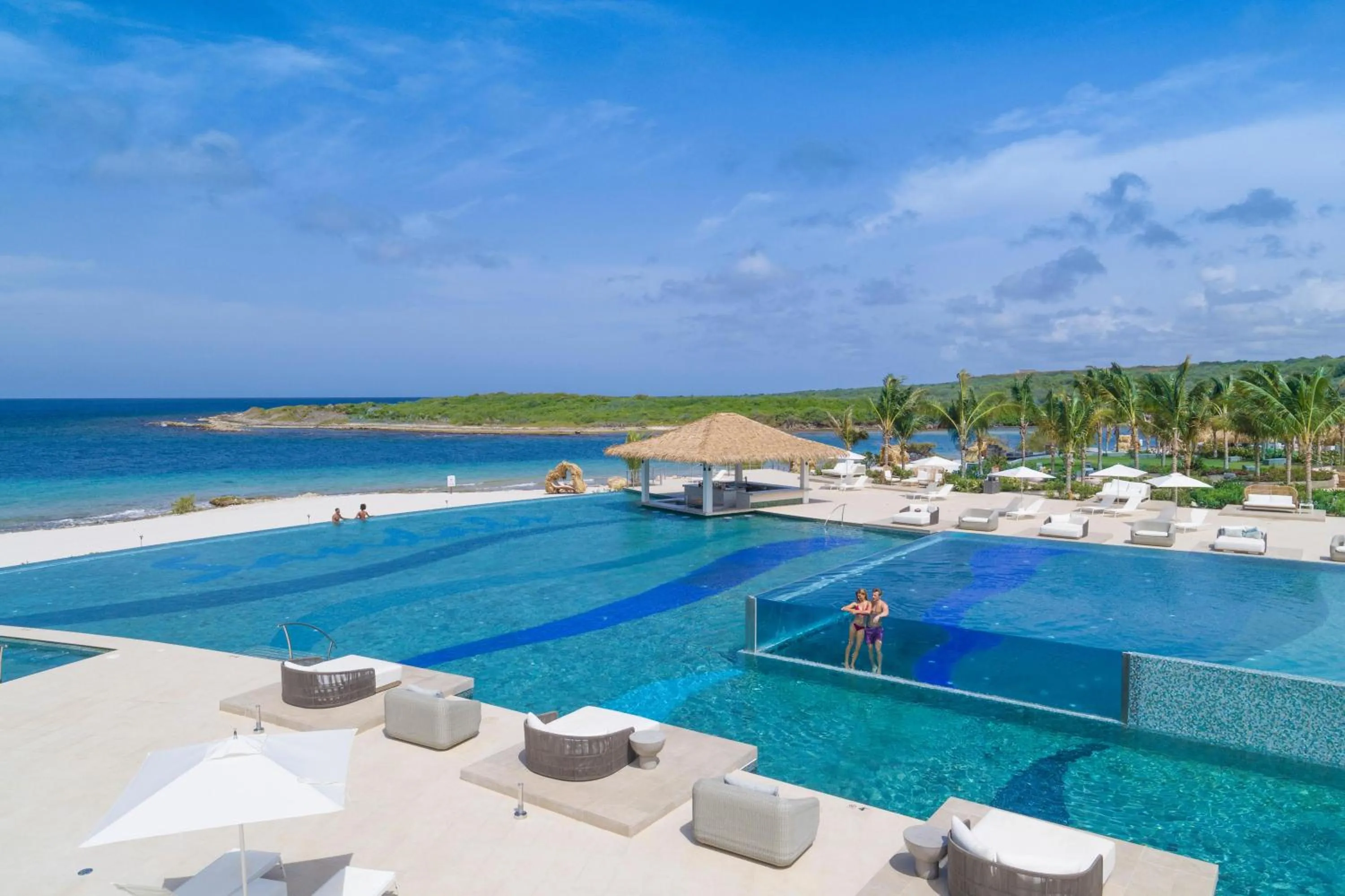 Swimming pool in Sandals Royal Curacao All Inclusive Couples Only