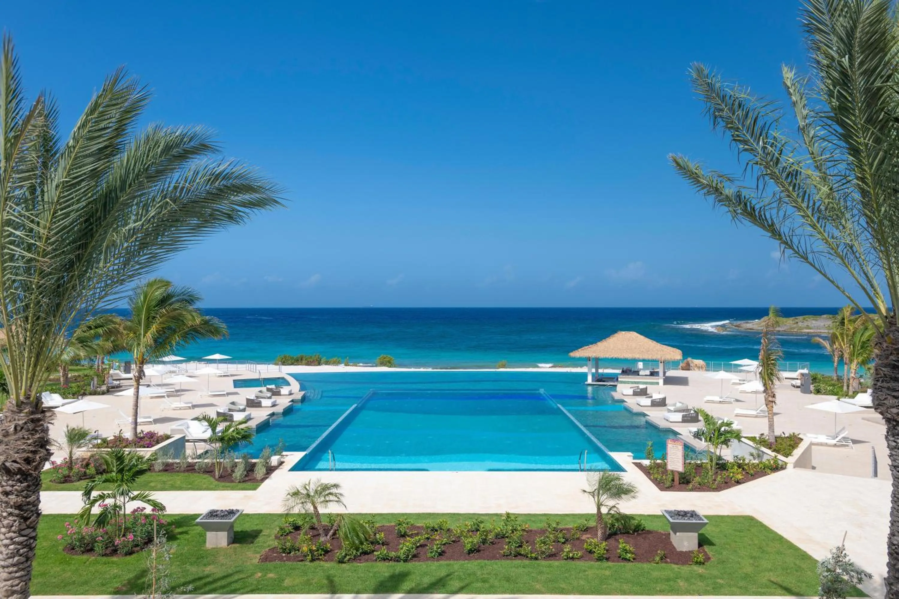 Swimming pool in Sandals Royal Curacao All Inclusive Couples Only