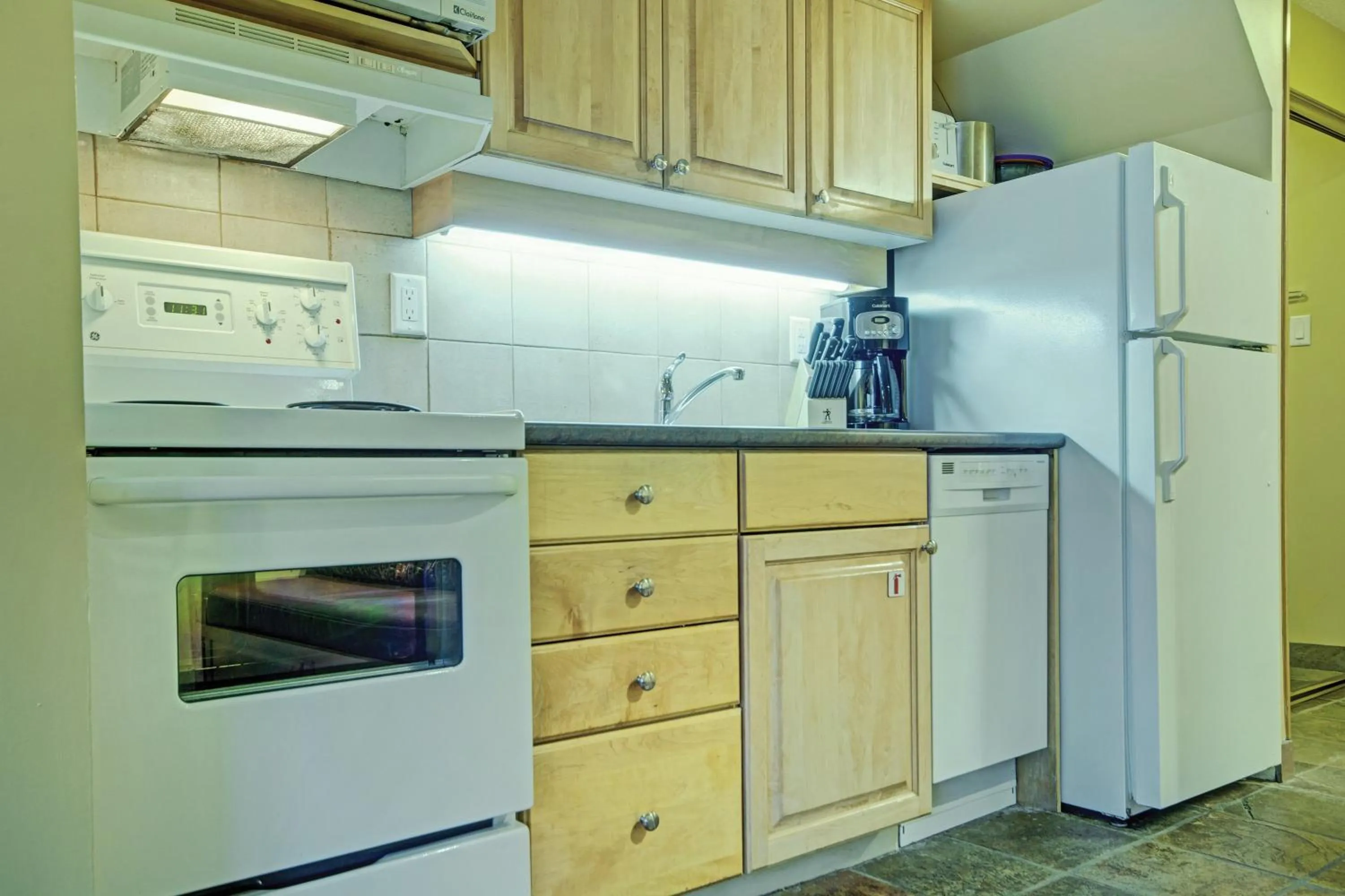 Photo of the whole room in Mountainside Lodge