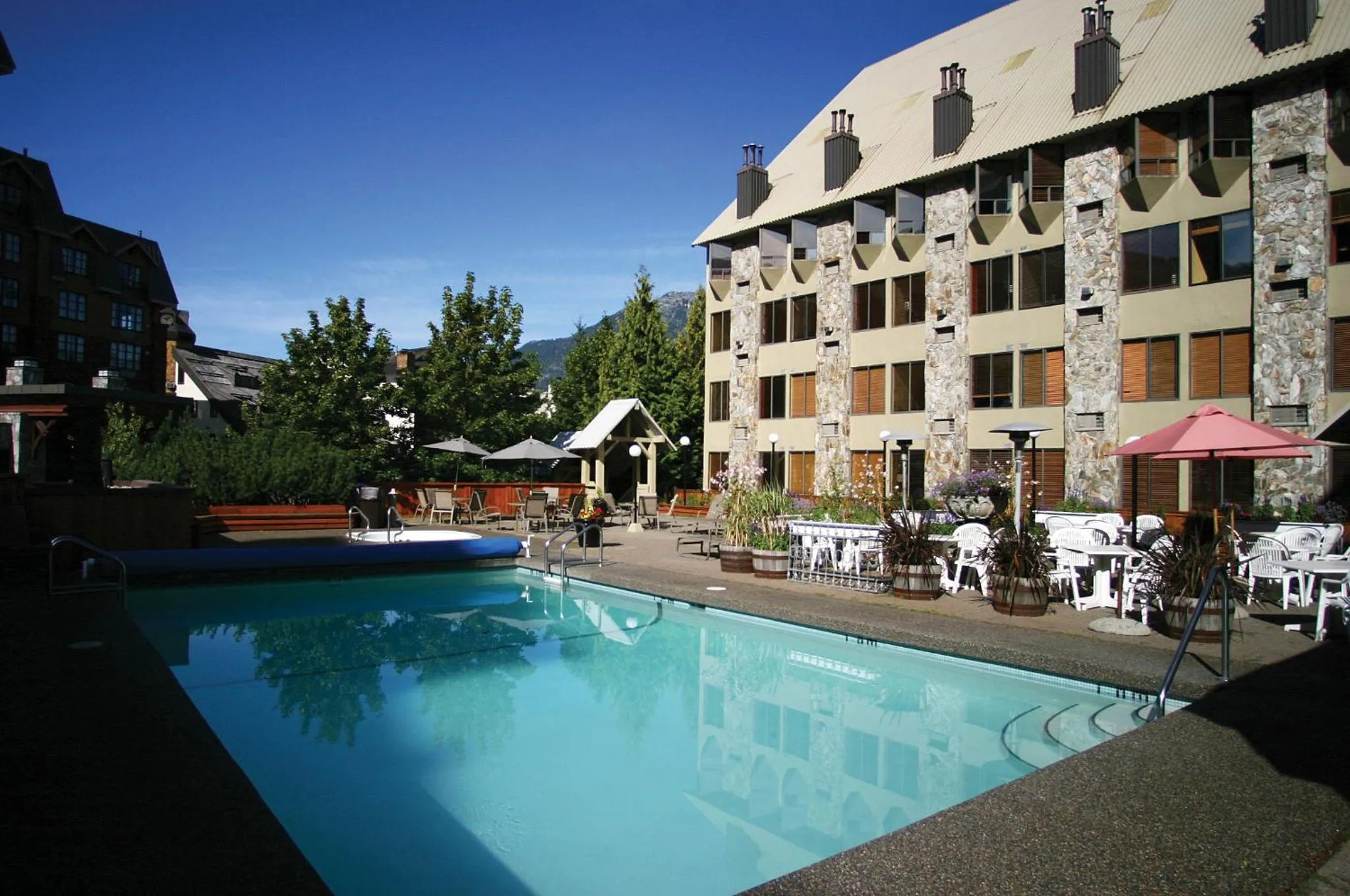 Swimming pool in Mountainside Lodge