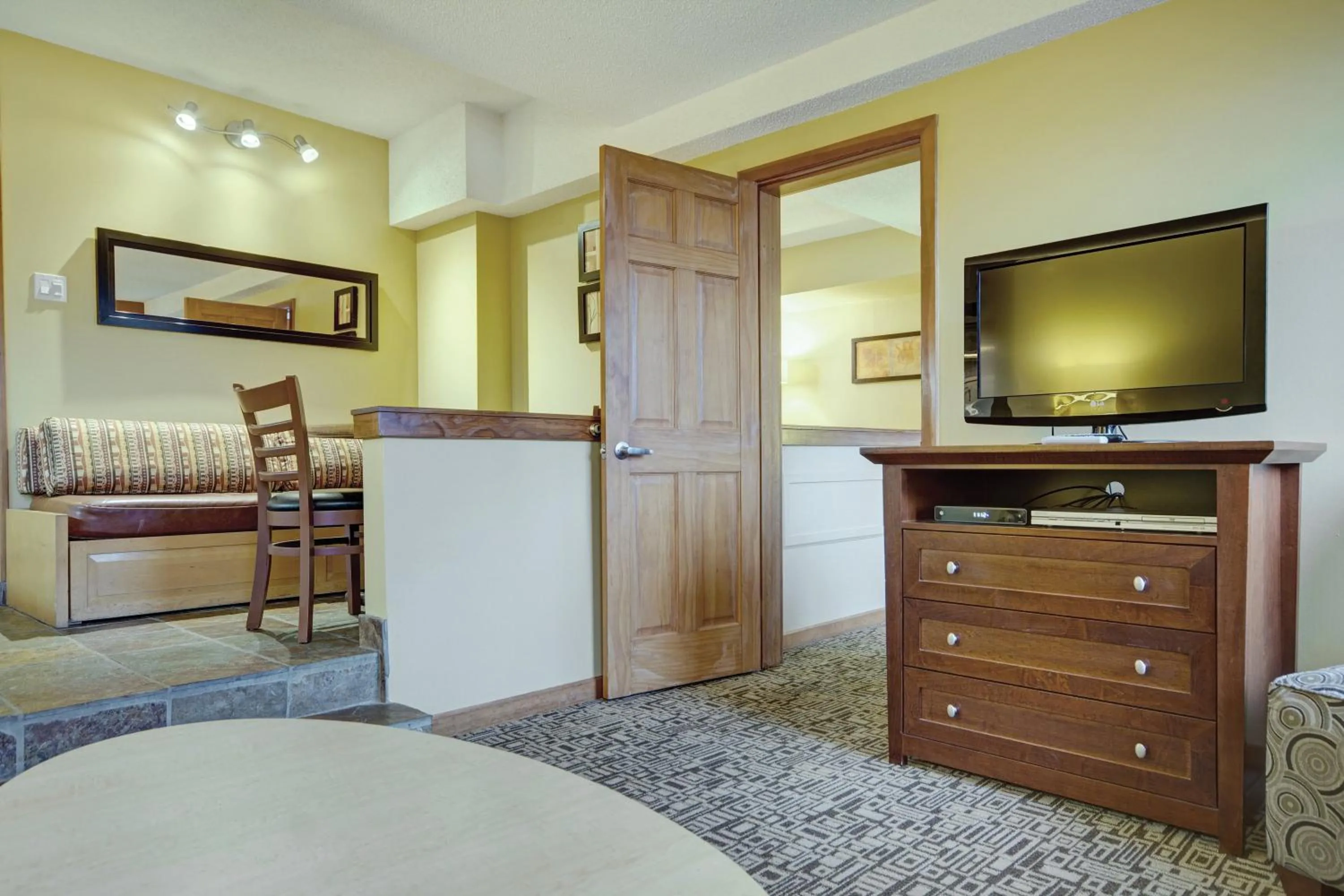 Photo of the whole room in Mountainside Lodge