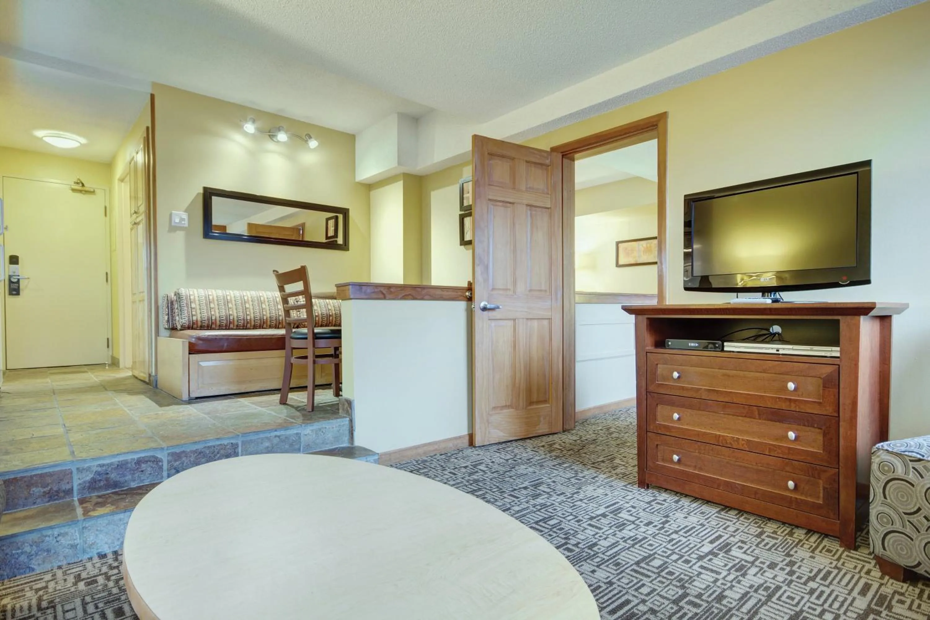 Photo of the whole room in Mountainside Lodge