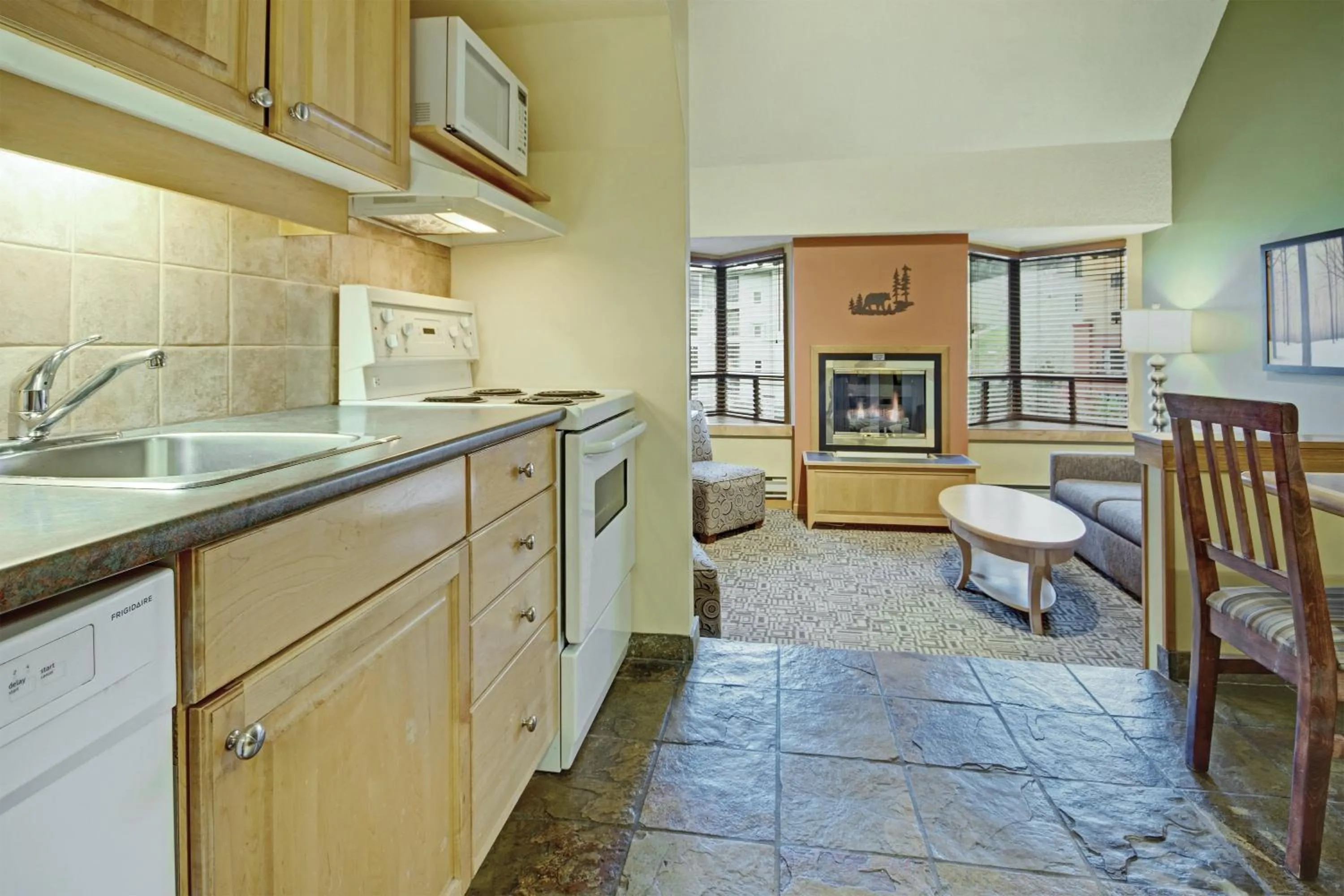 Photo of the whole room in Mountainside Lodge