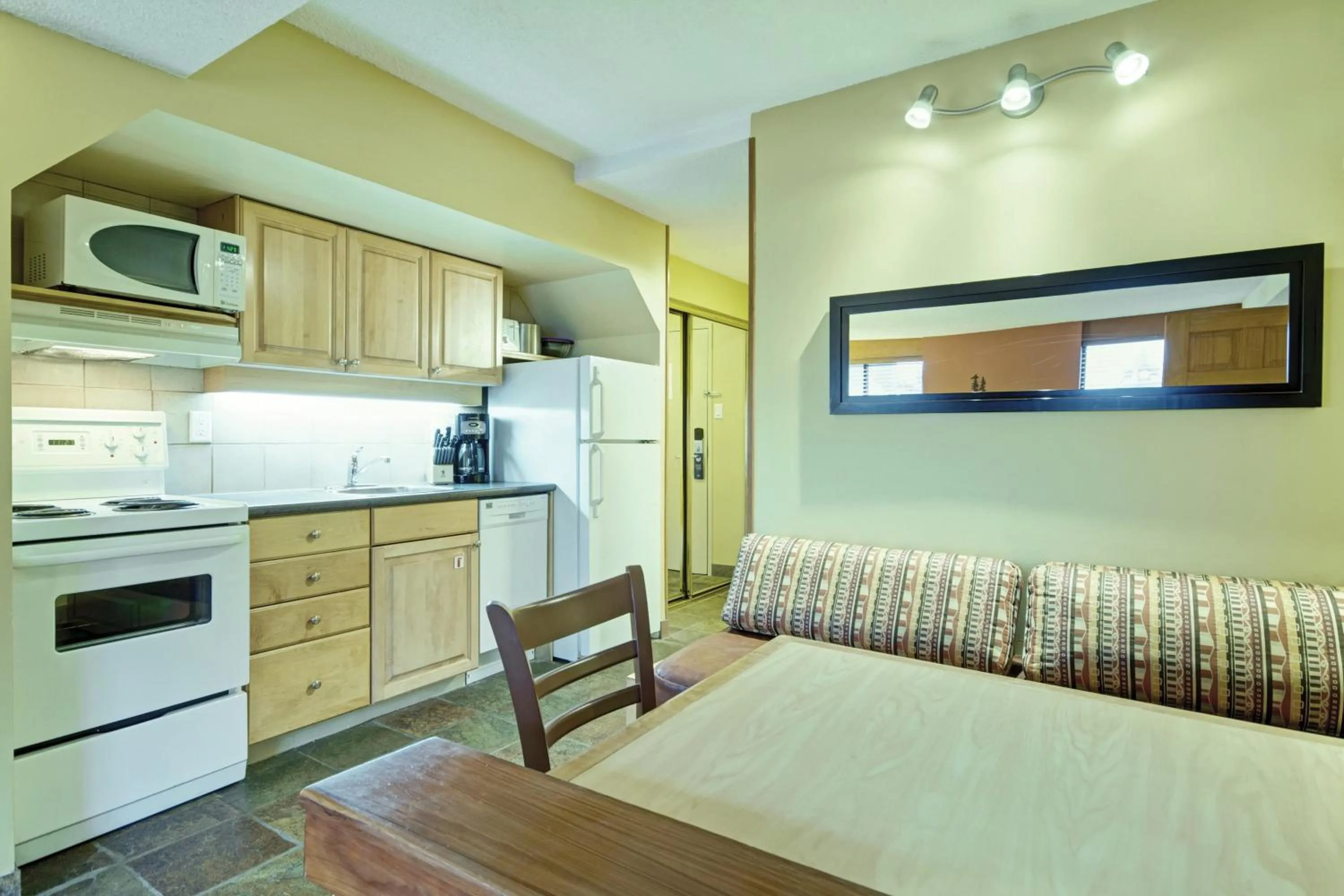 Photo of the whole room in Mountainside Lodge