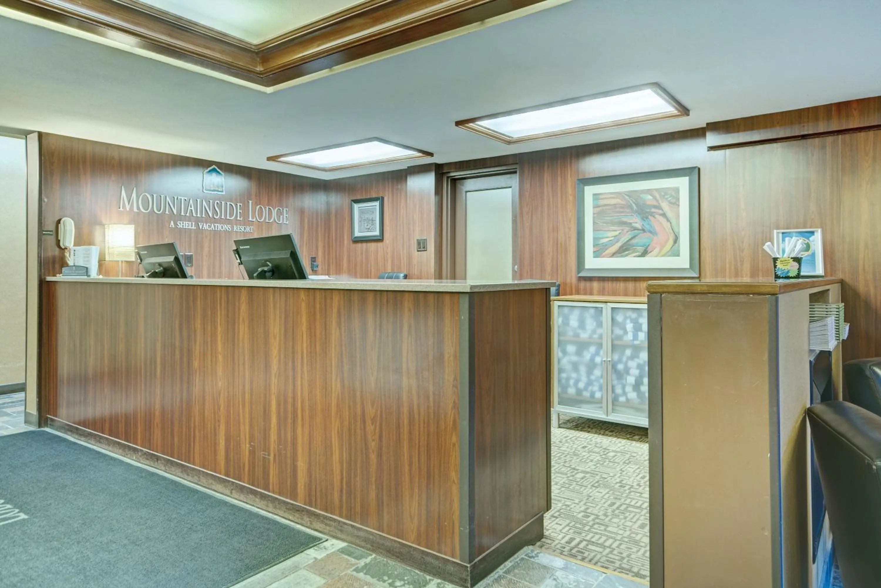 Lobby or reception in Mountainside Lodge