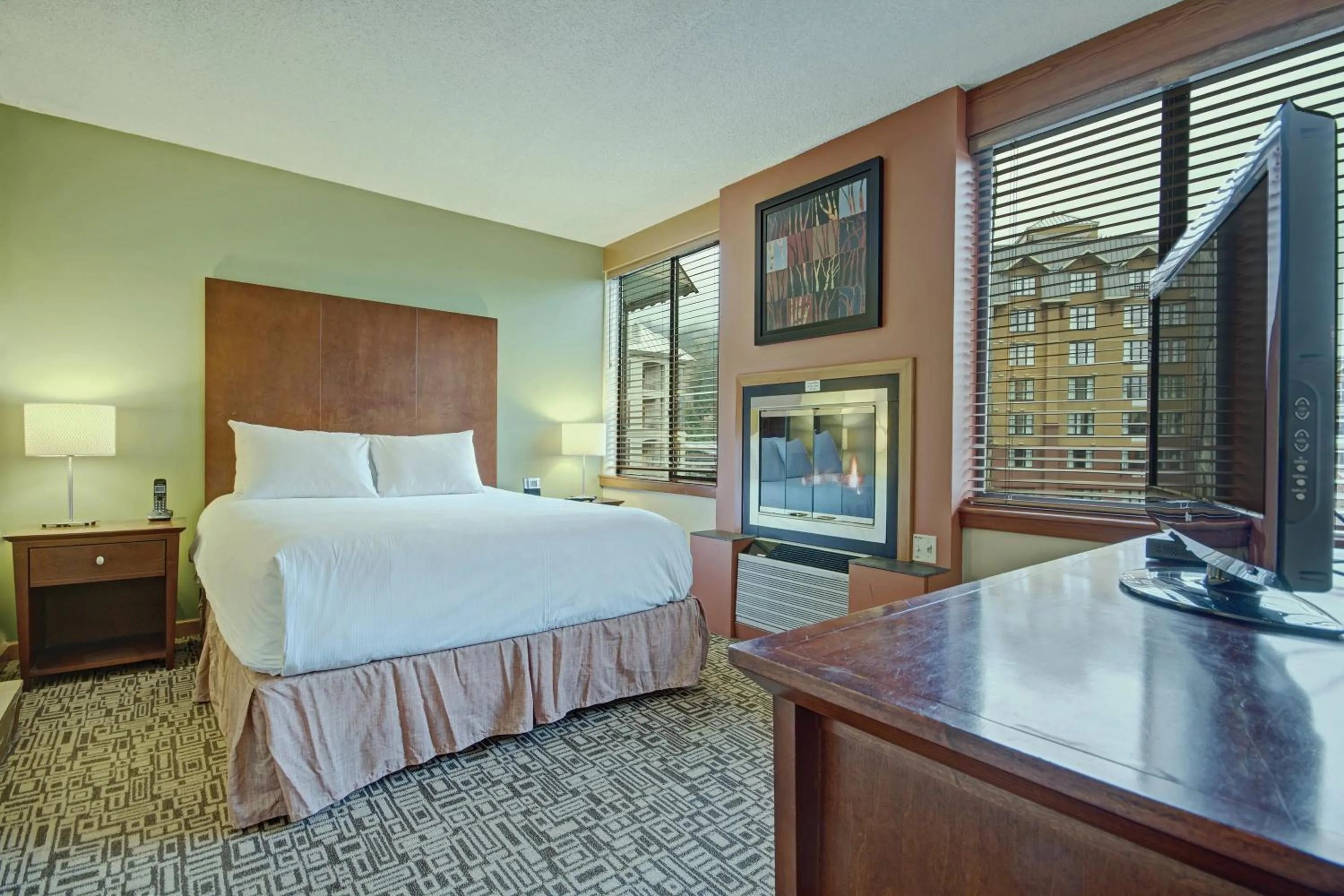 Photo of the whole room in Mountainside Lodge