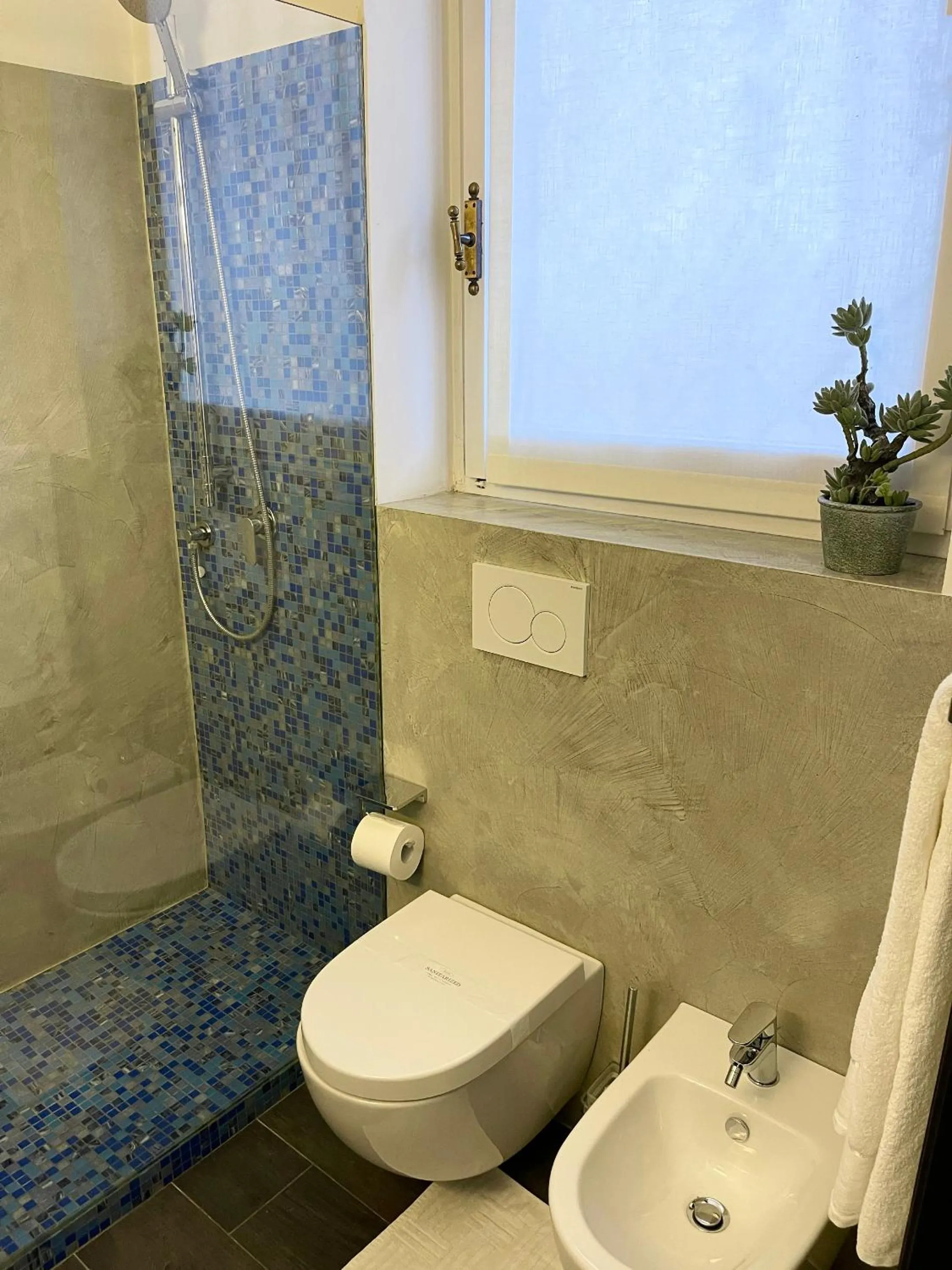 Bathroom in Other Garden - Luxury Bed and Breakfast