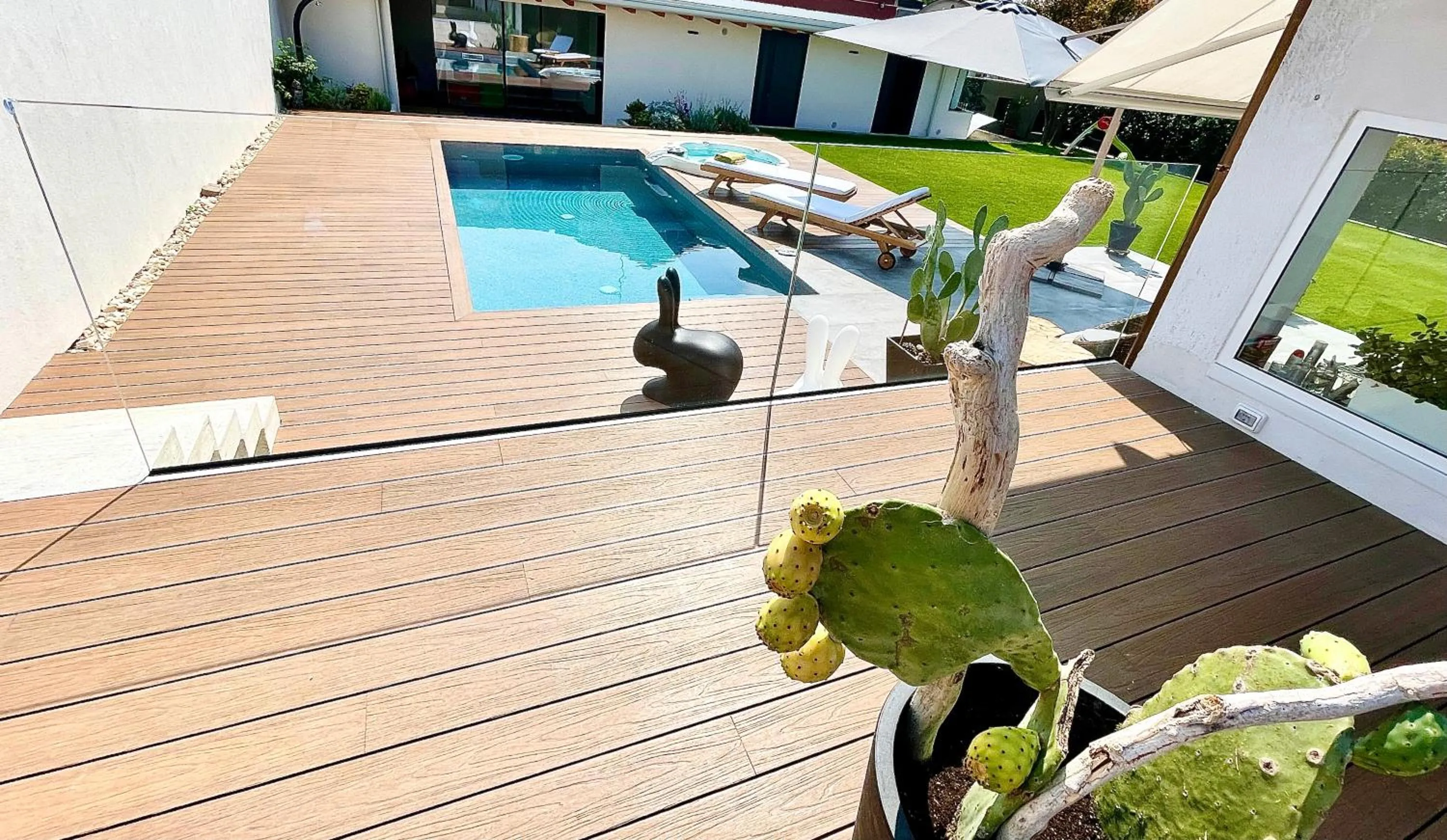 Pool view in Other Garden - Luxury Bed and Breakfast