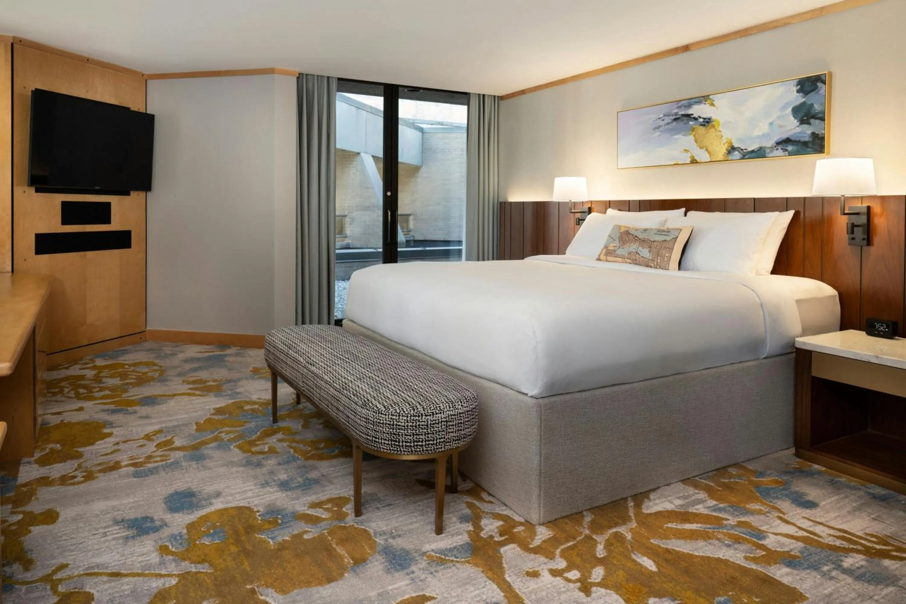 Bedroom, Bed in Metropolitan Hotel Vancouver