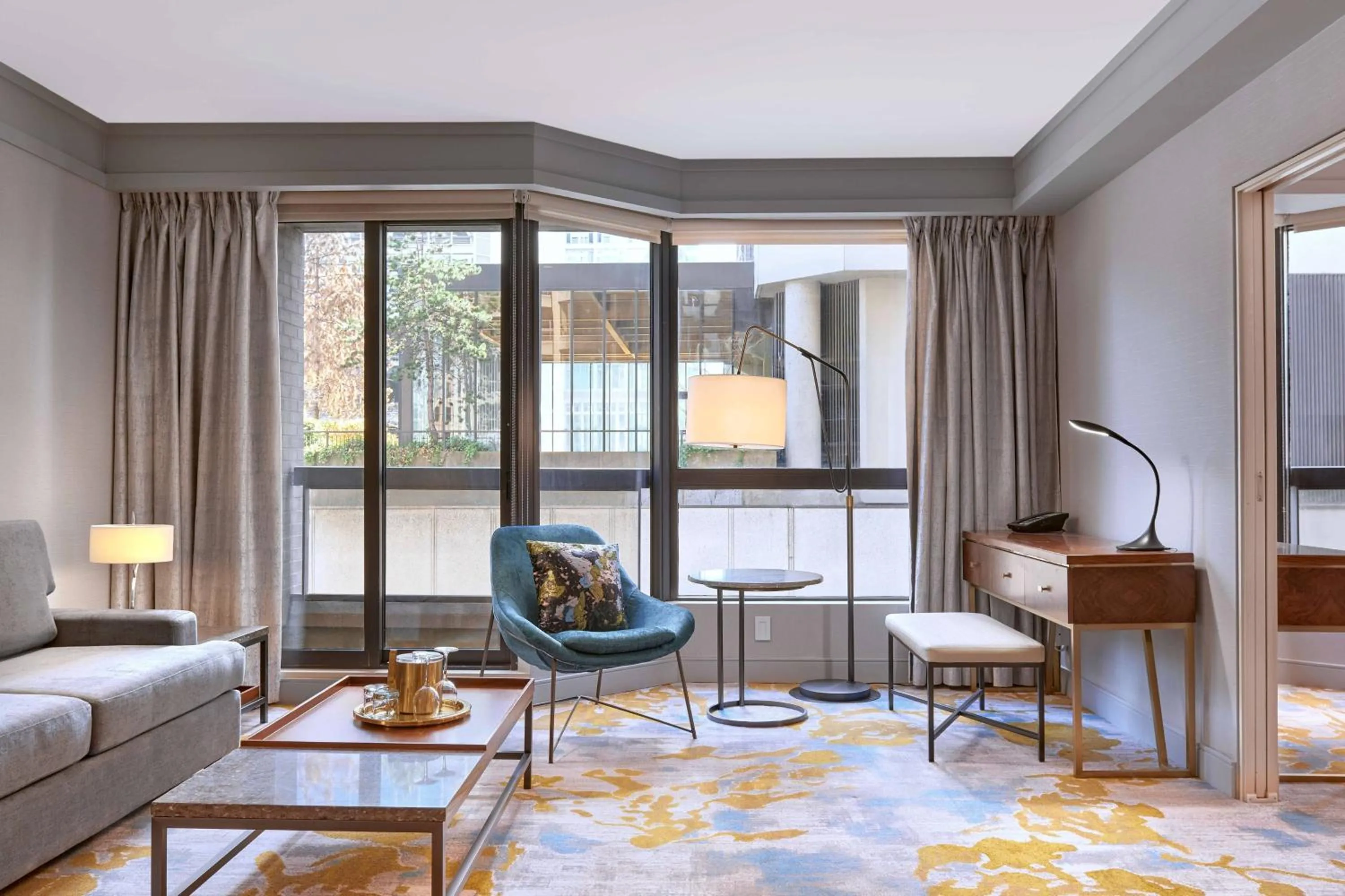 Living room in Metropolitan Hotel Vancouver