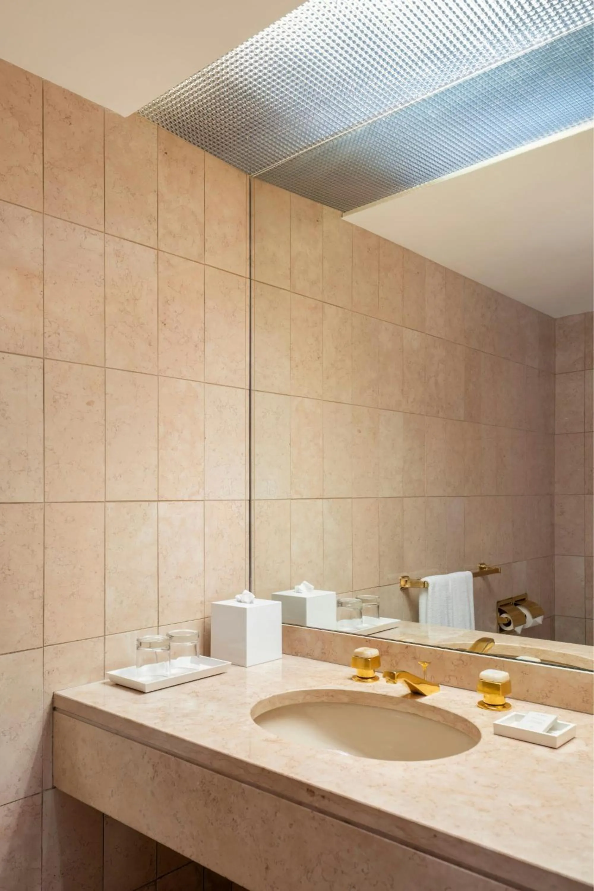 Bedroom in Metropolitan Hotel Vancouver