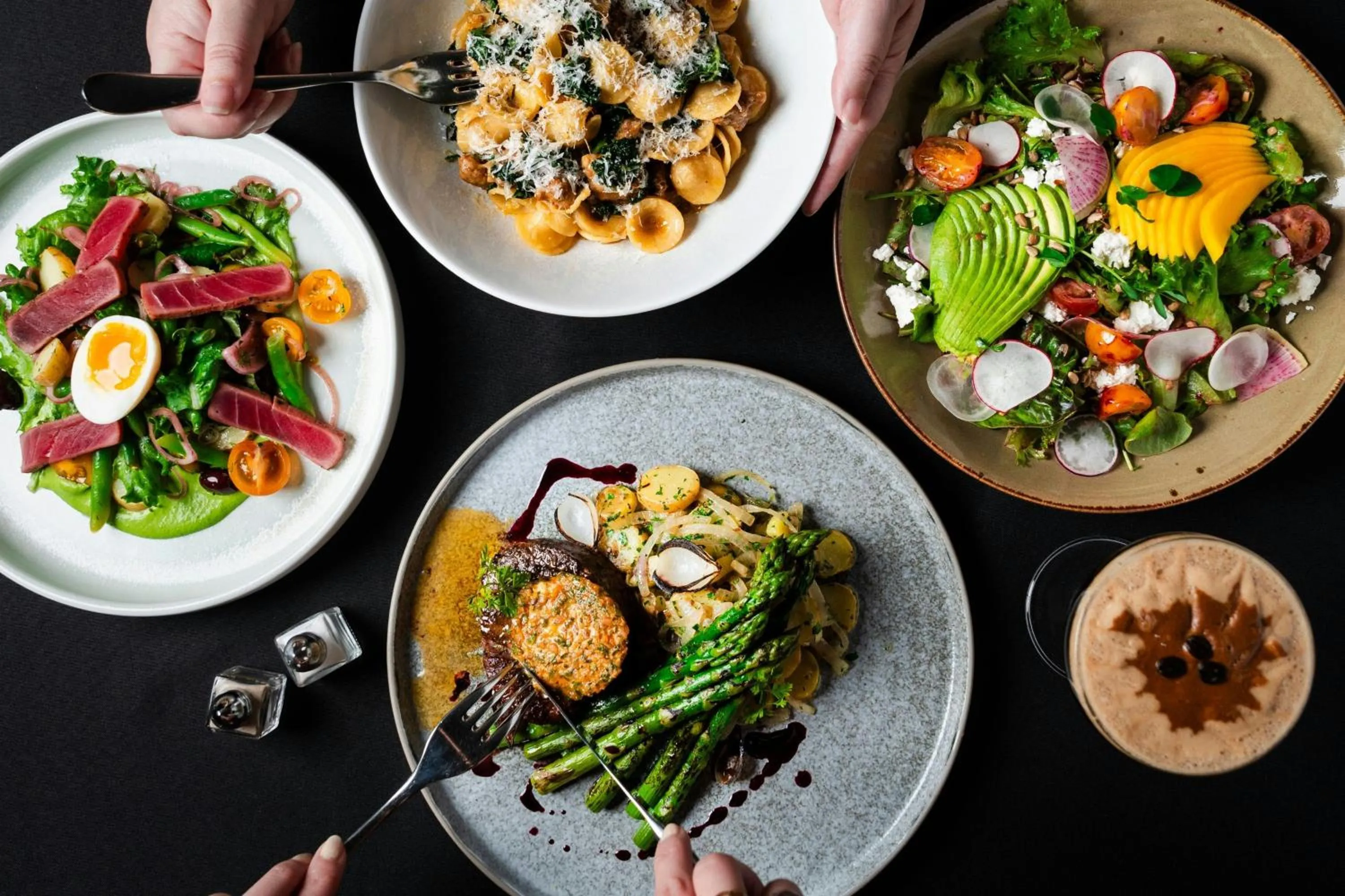 Restaurant/places to eat in Metropolitan Hotel Vancouver