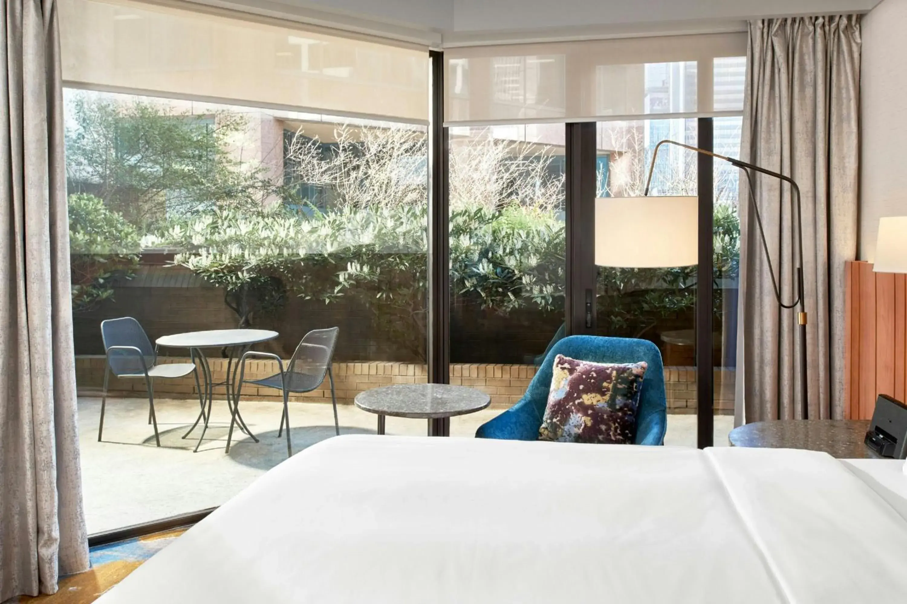 Guest room, 1 King, Terrace in Metropolitan Hotel Vancouver Guest room, 1 King, Terrace in Metropolitan Hotel Vancouver