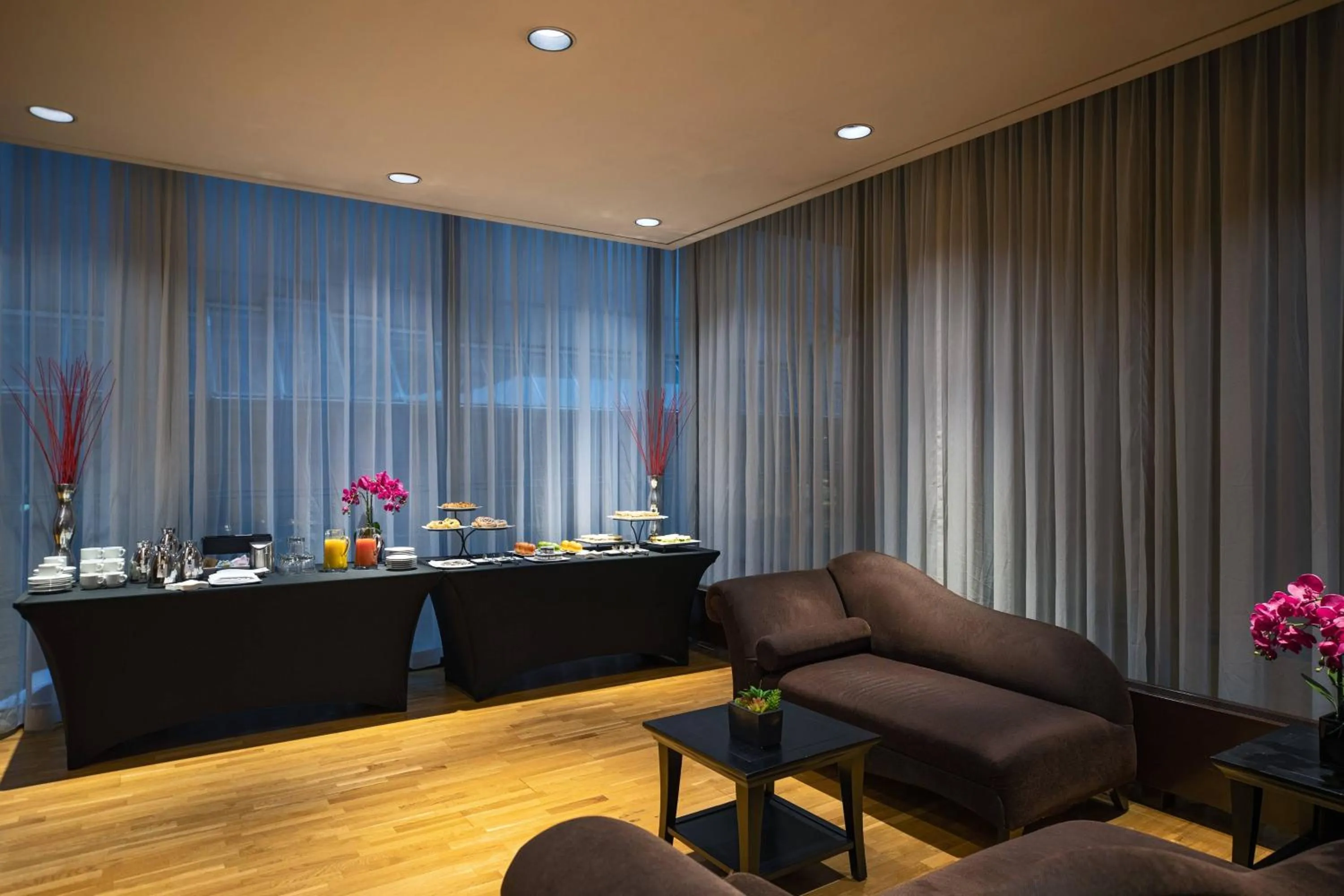 Meeting/conference room in Metropolitan Hotel Vancouver